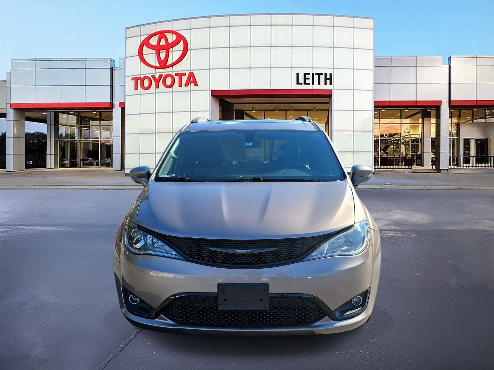 2018 Chrysler Pacifica Limited photo 2