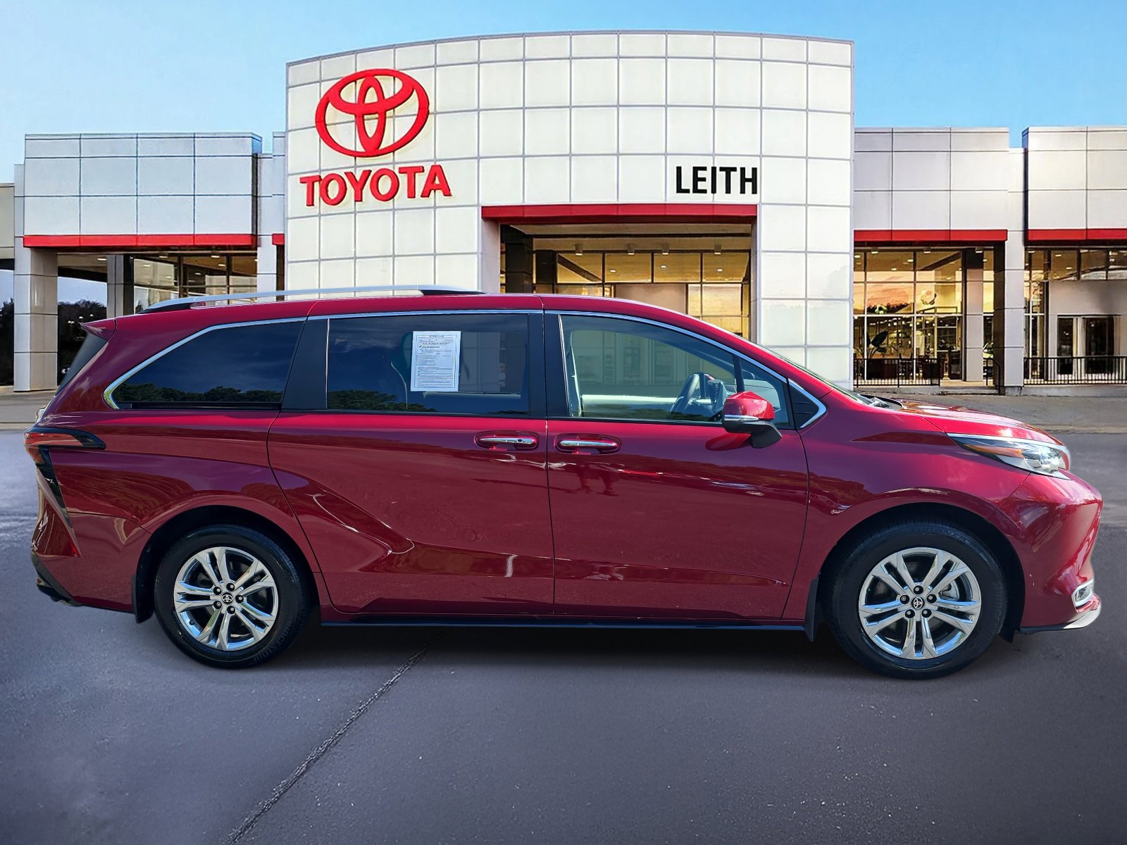 2023 Toyota Sienna Platinum photo 3