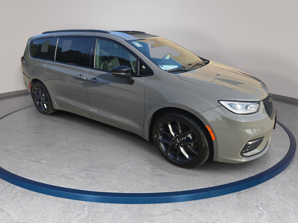 Used 2025 Chrysler Pacifica Limited Van Passenger Van