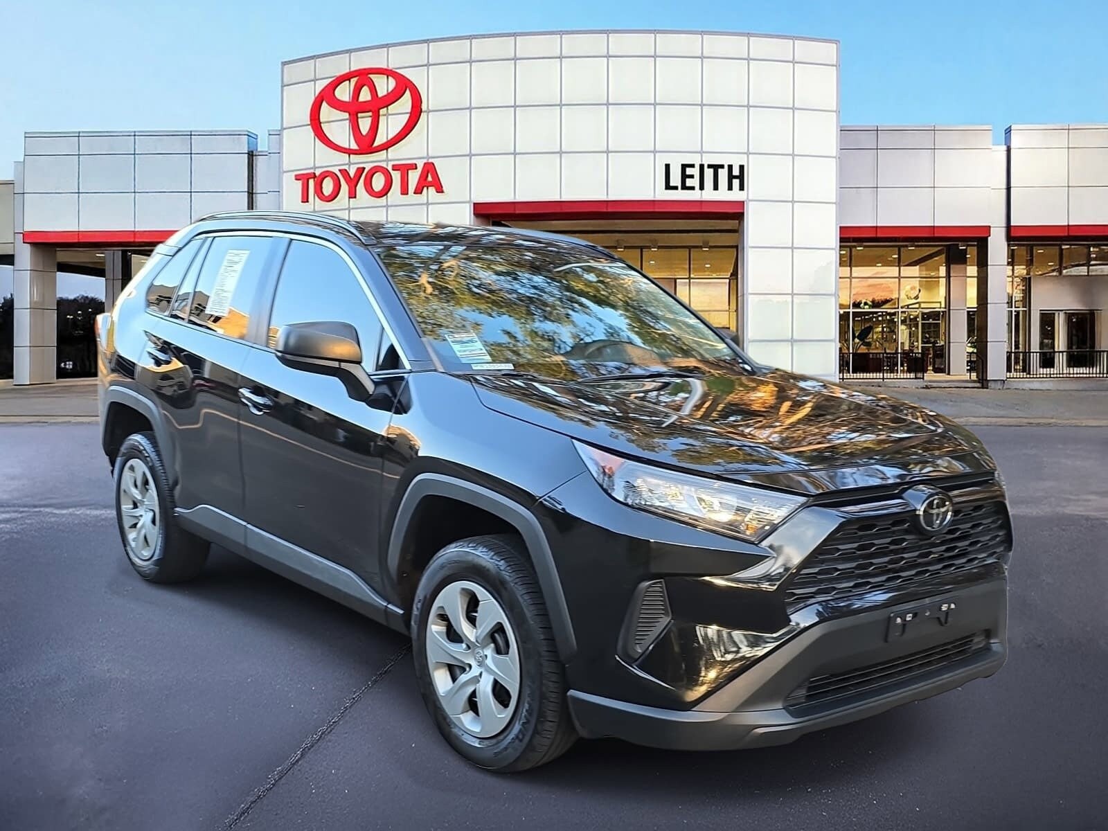 2021 Toyota RAV4 LE photo 2