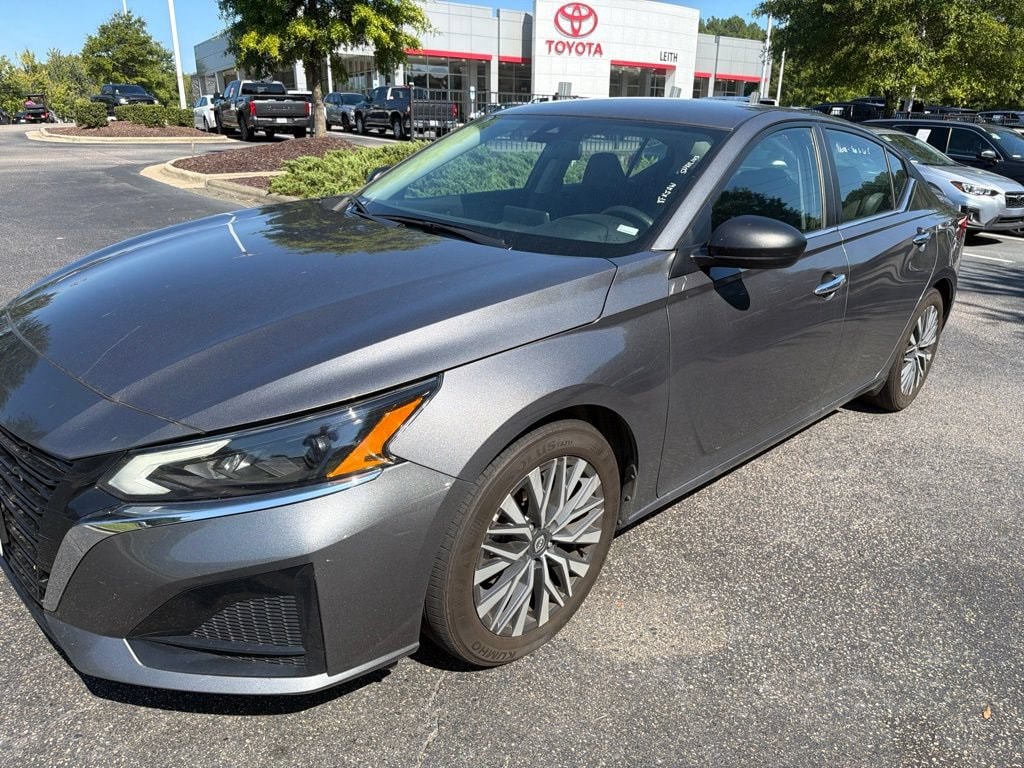 Used 2025 Nissan Altima SV Sedan