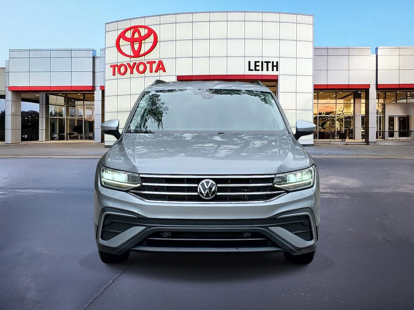 2023 Volkswagen Tiguan S photo 2