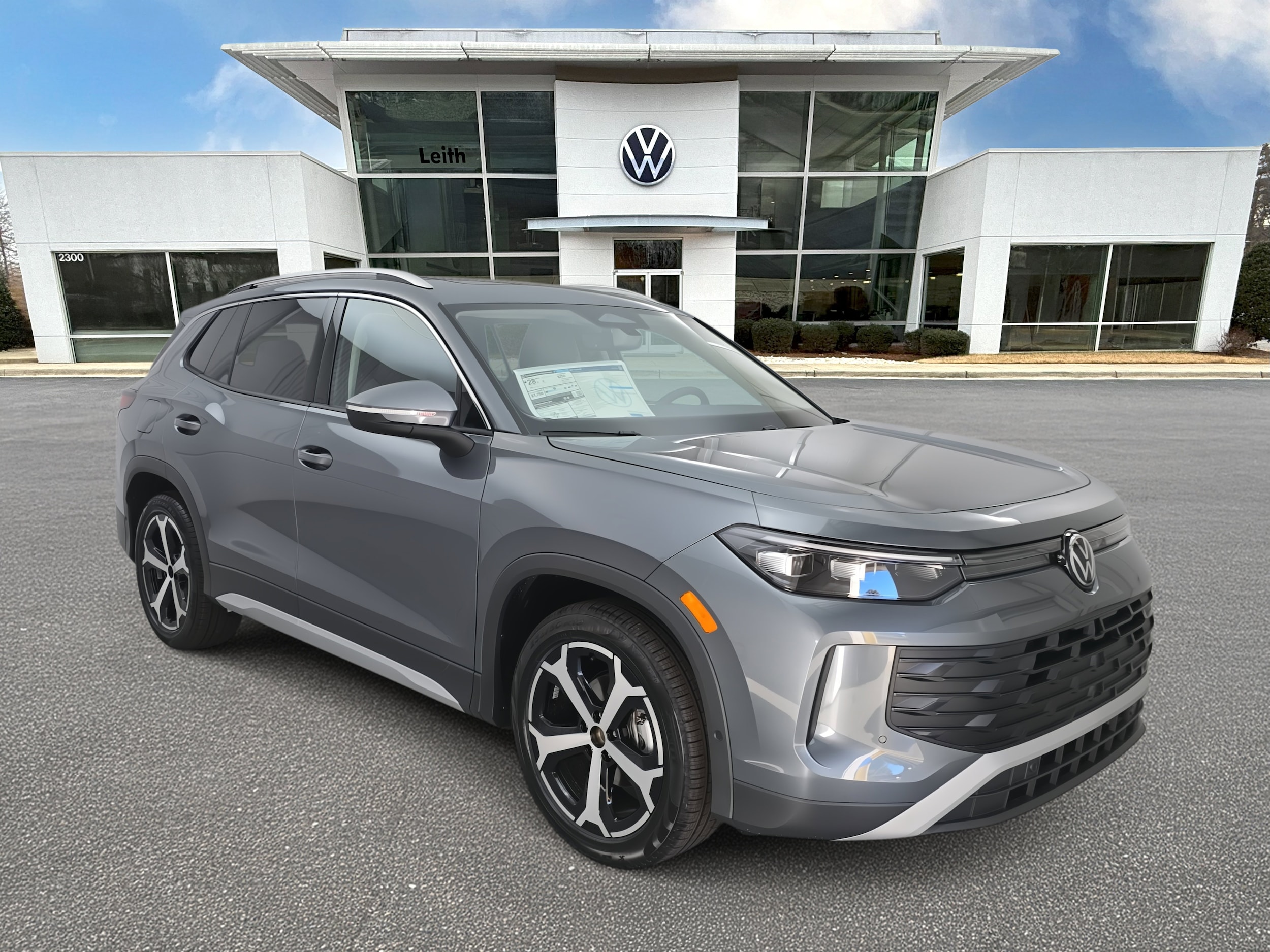 2026 Volkswagen Tiguan SE's photo