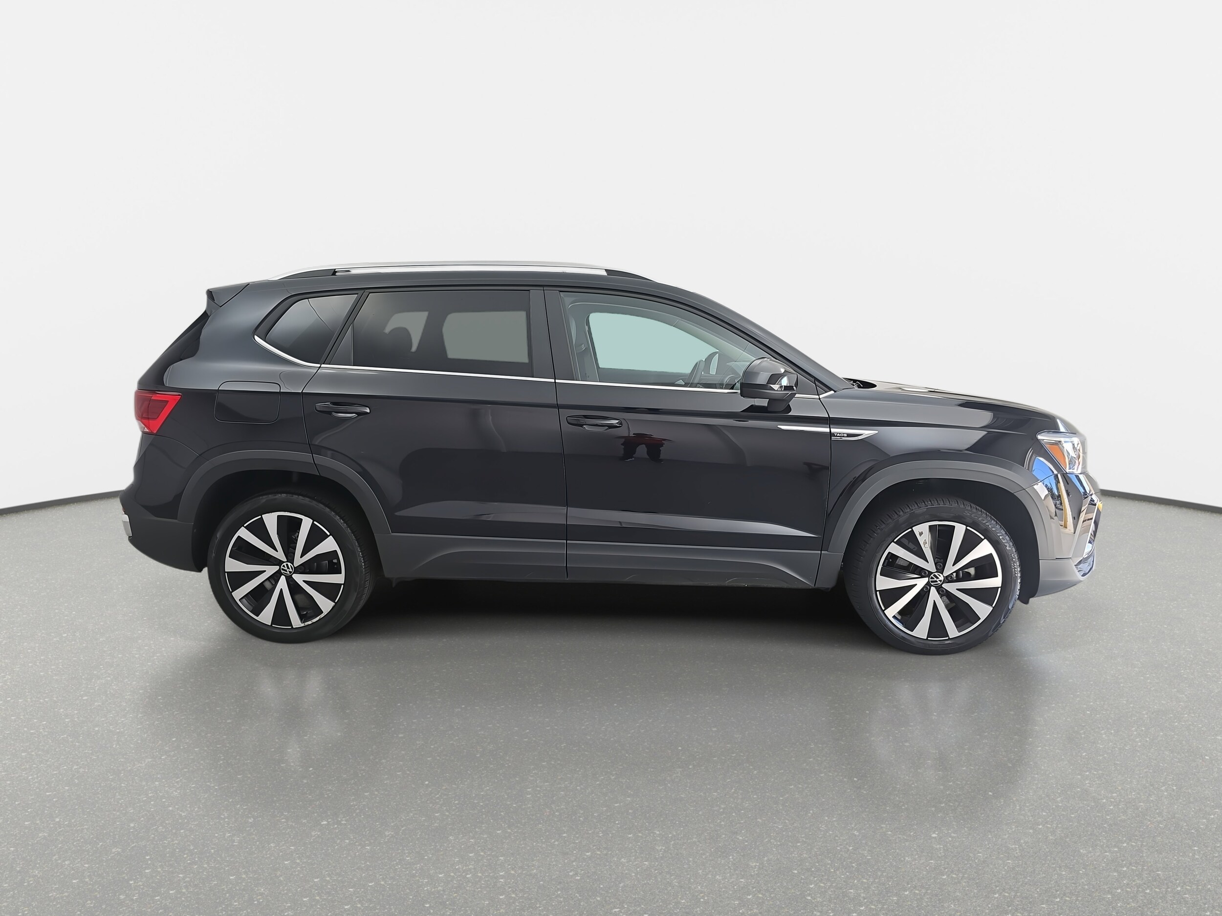 2024 Volkswagen Taos SE photo 2