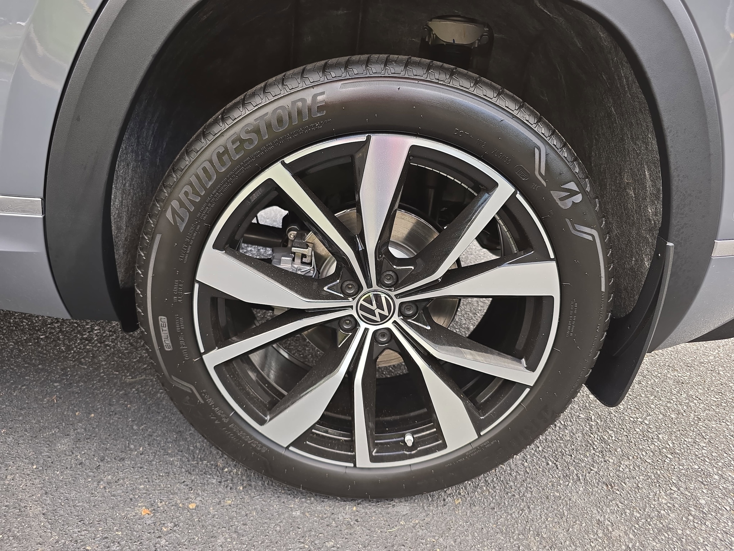 2026 Volkswagen Atlas Cross Sport SEL Premium R-LINE - Photo 35