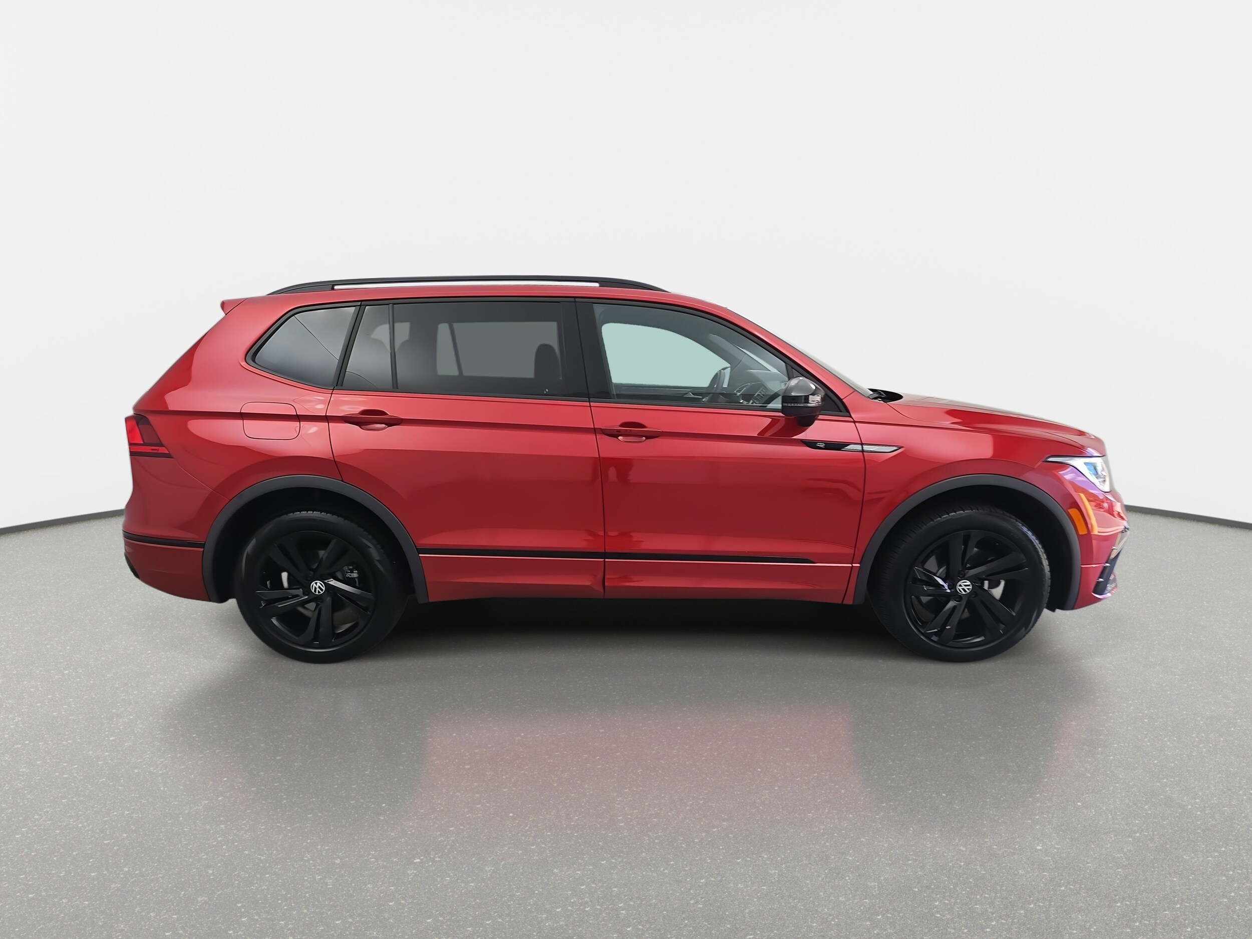 2024 Volkswagen Tiguan SE R-Line Black photo 2