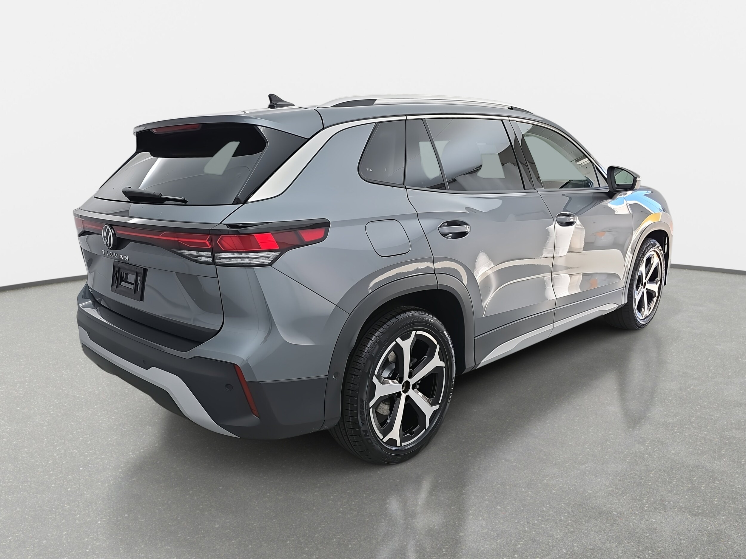 2026 Volkswagen Tiguan SE photo 3