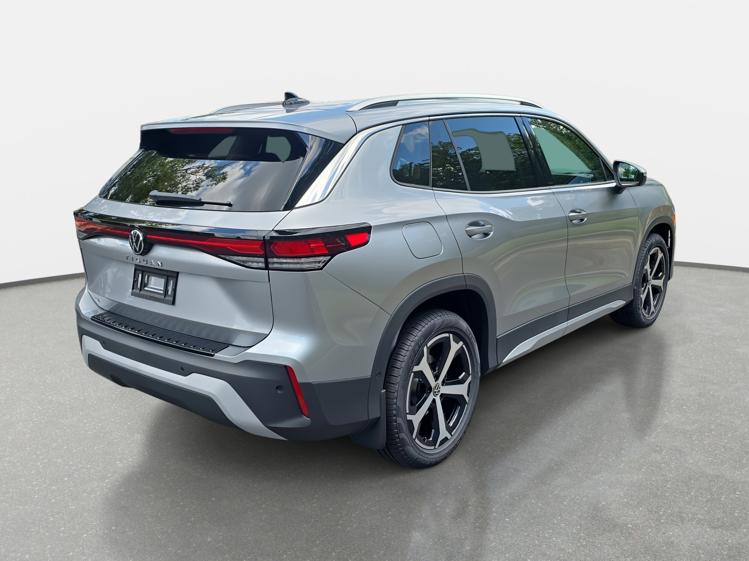 2025 Volkswagen Tiguan SE photo 3