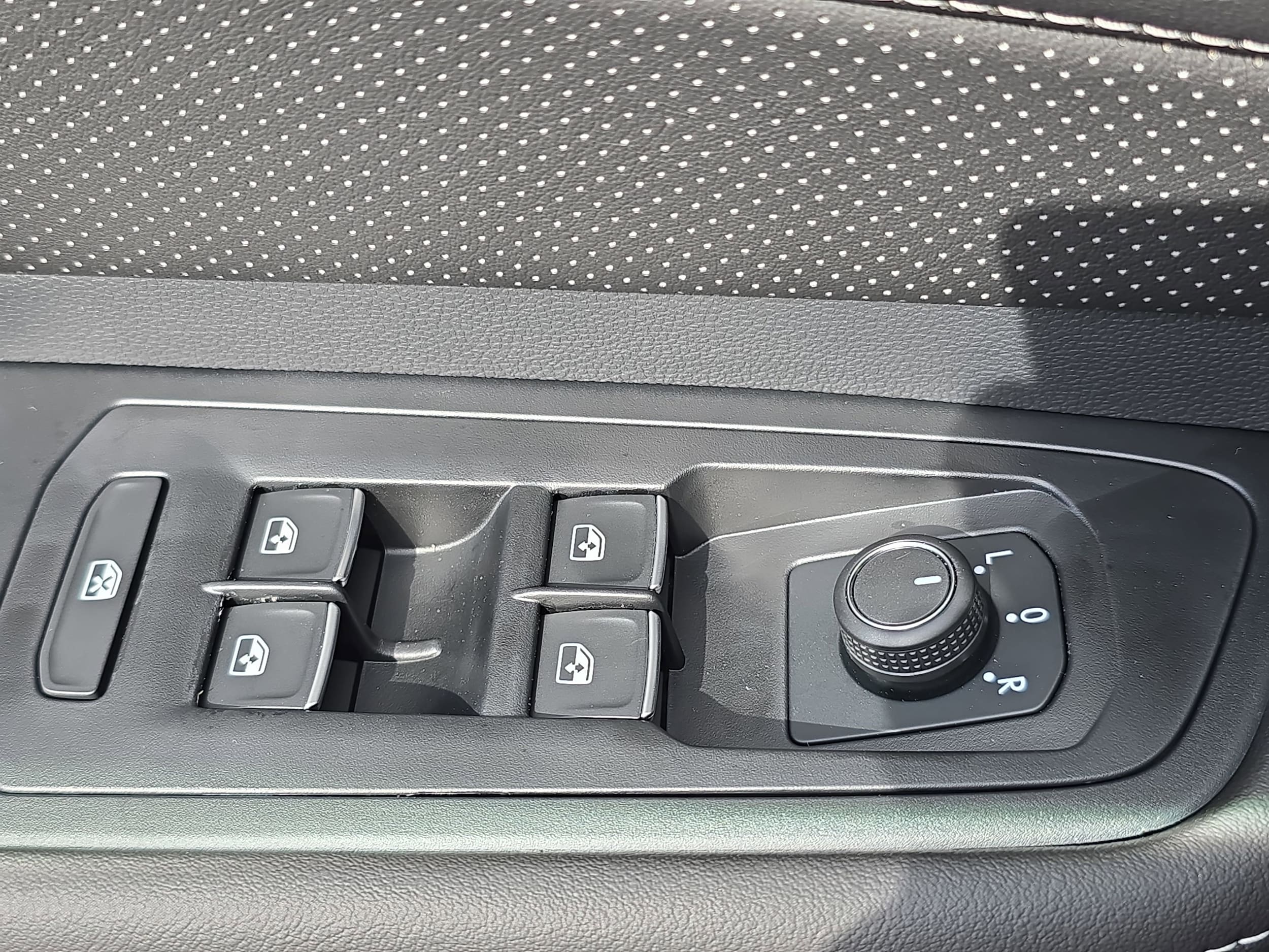 2026 Volkswagen Atlas SE - Photo 28