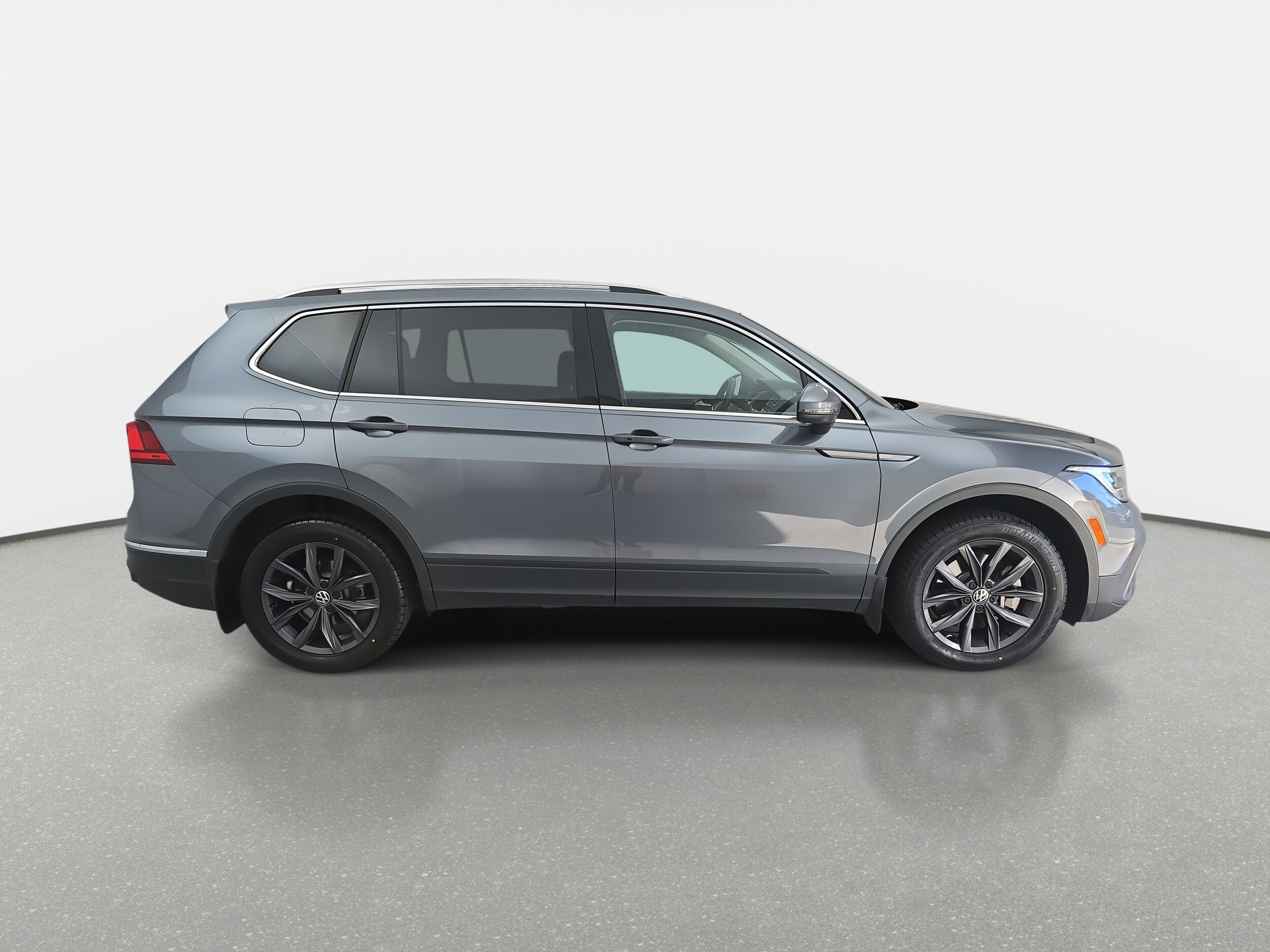 2022 Volkswagen Tiguan SE photo 2