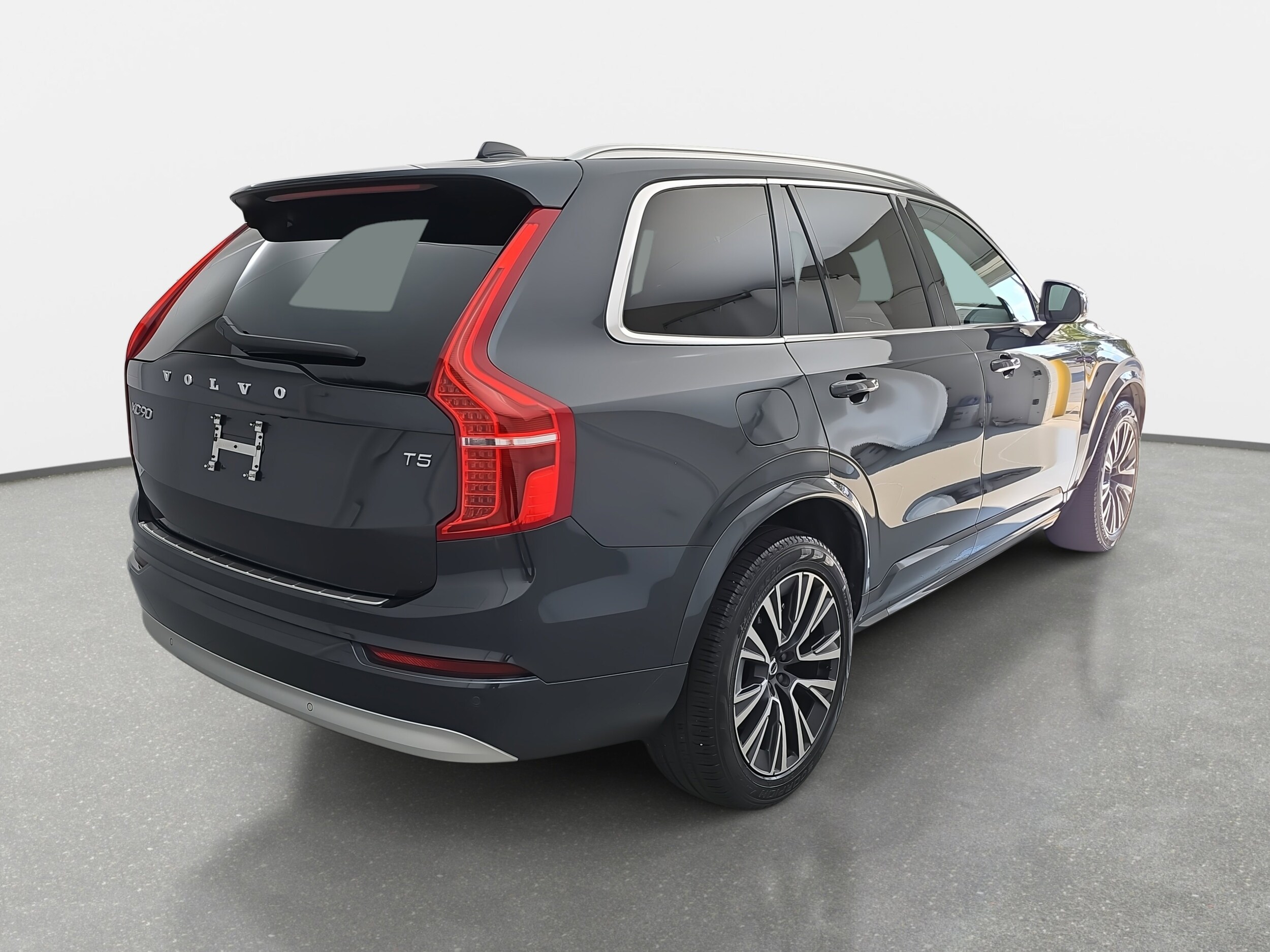 2022 Volvo XC90 T5 Momentum photo 3
