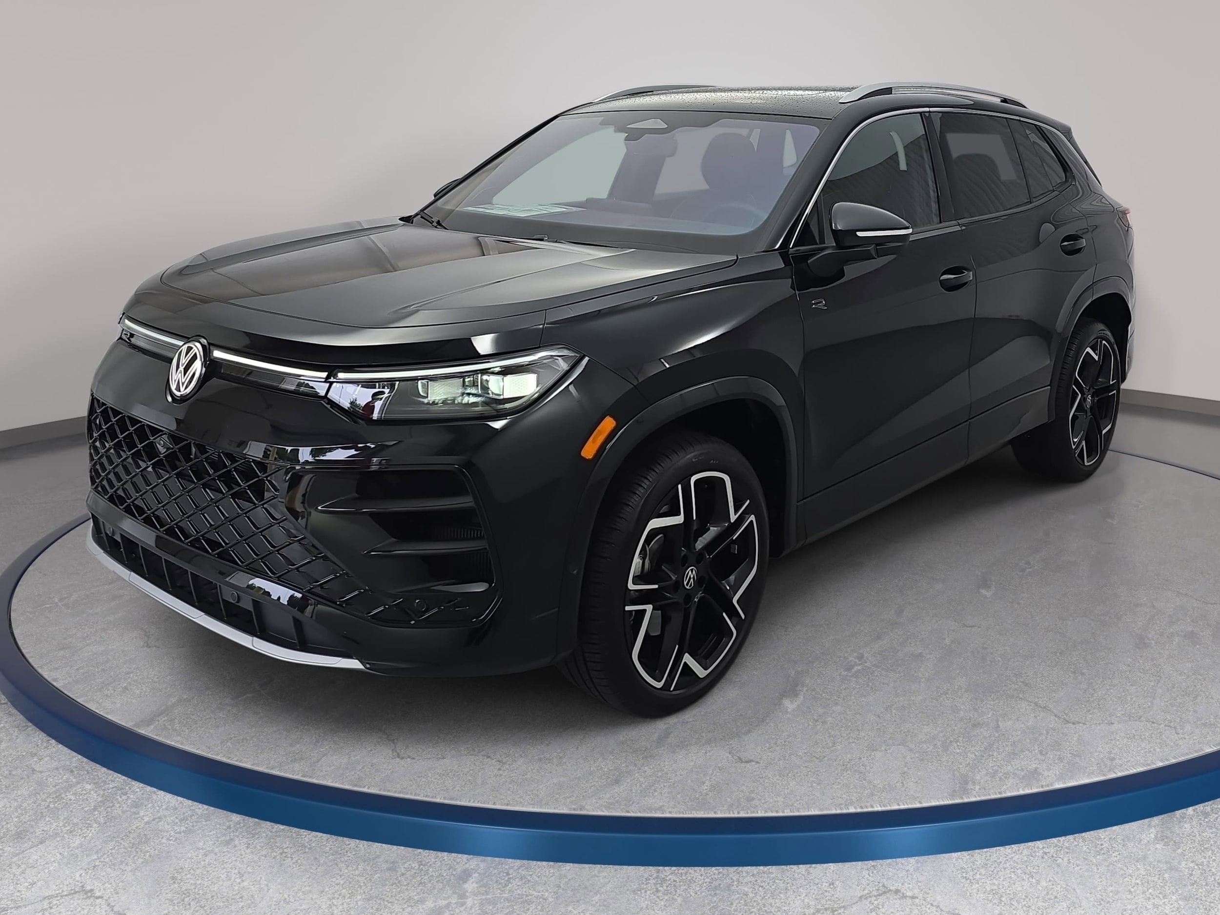 2026 Volkswagen Tiguan 2.0T SEL R-Line Turbo 4Motion's photo