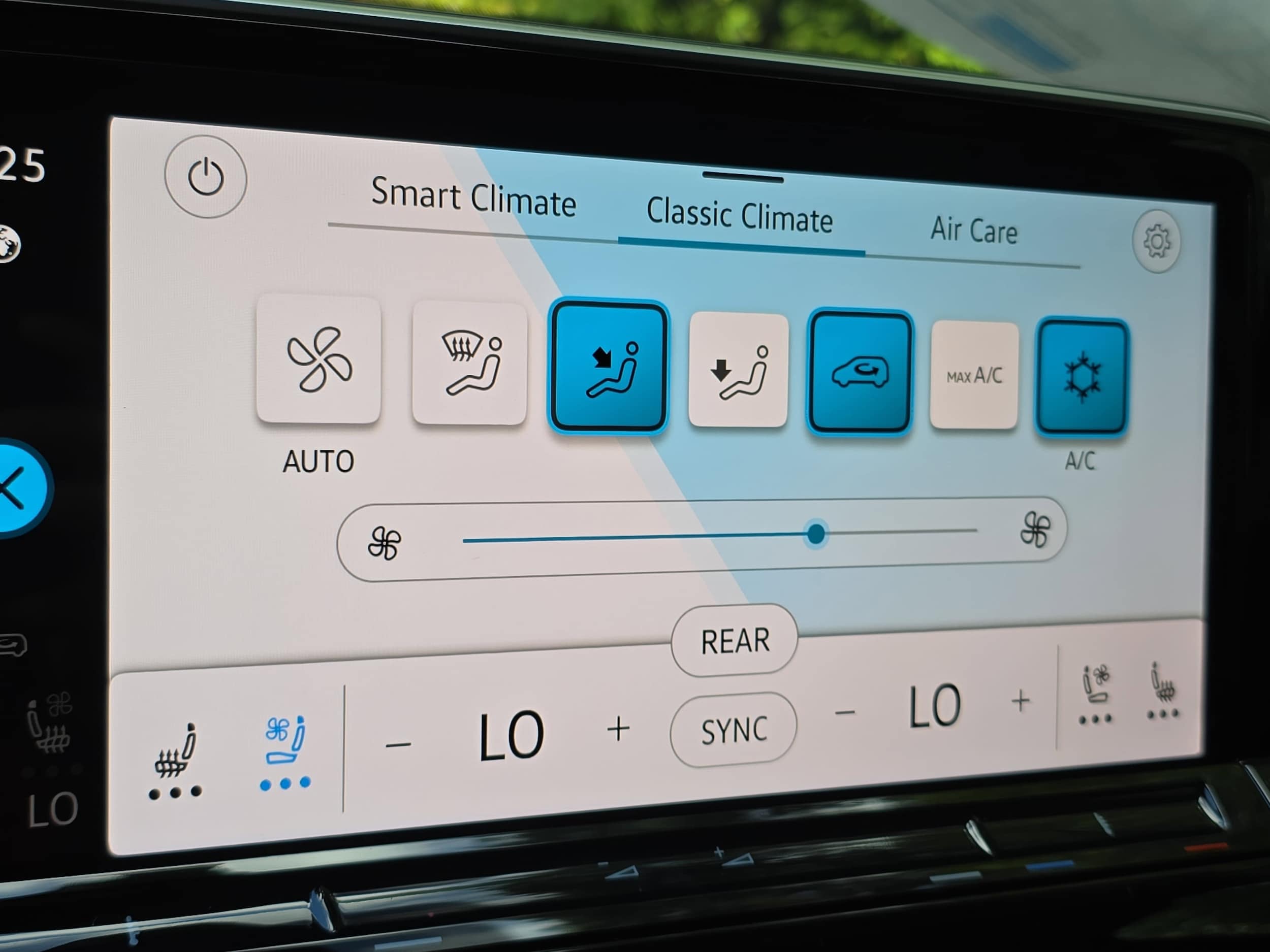2026 Volkswagen Atlas SE w/Tech - Photo 25