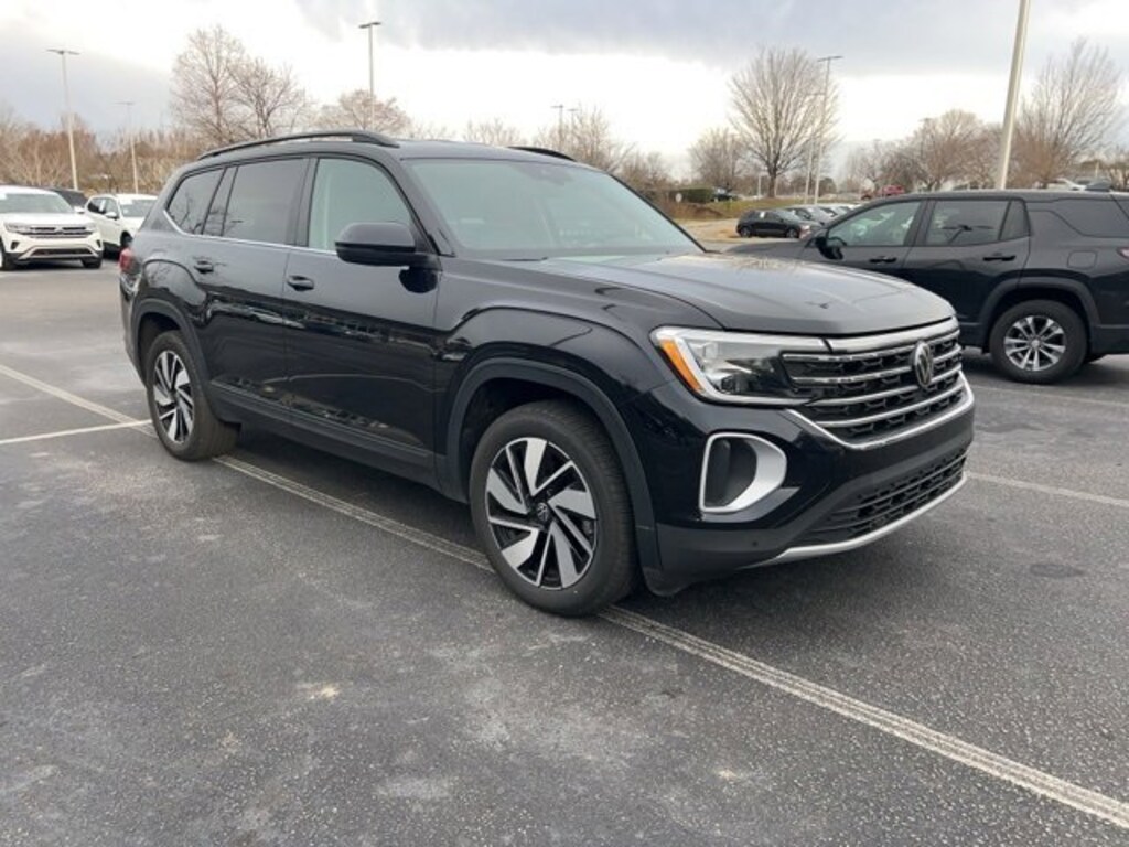 Used 2025 Volkswagen Atlas 2.0T SE w/Technology SUV