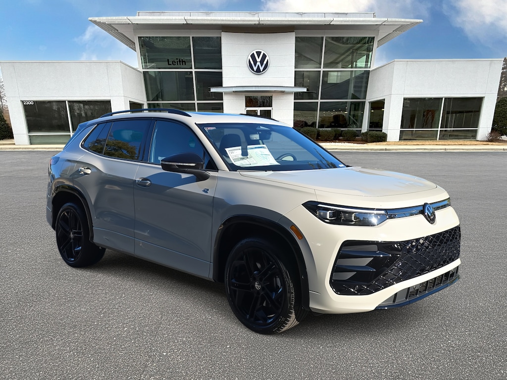 New 2025 Volkswagen Tiguan 2.0T SE R-Line Black SUV