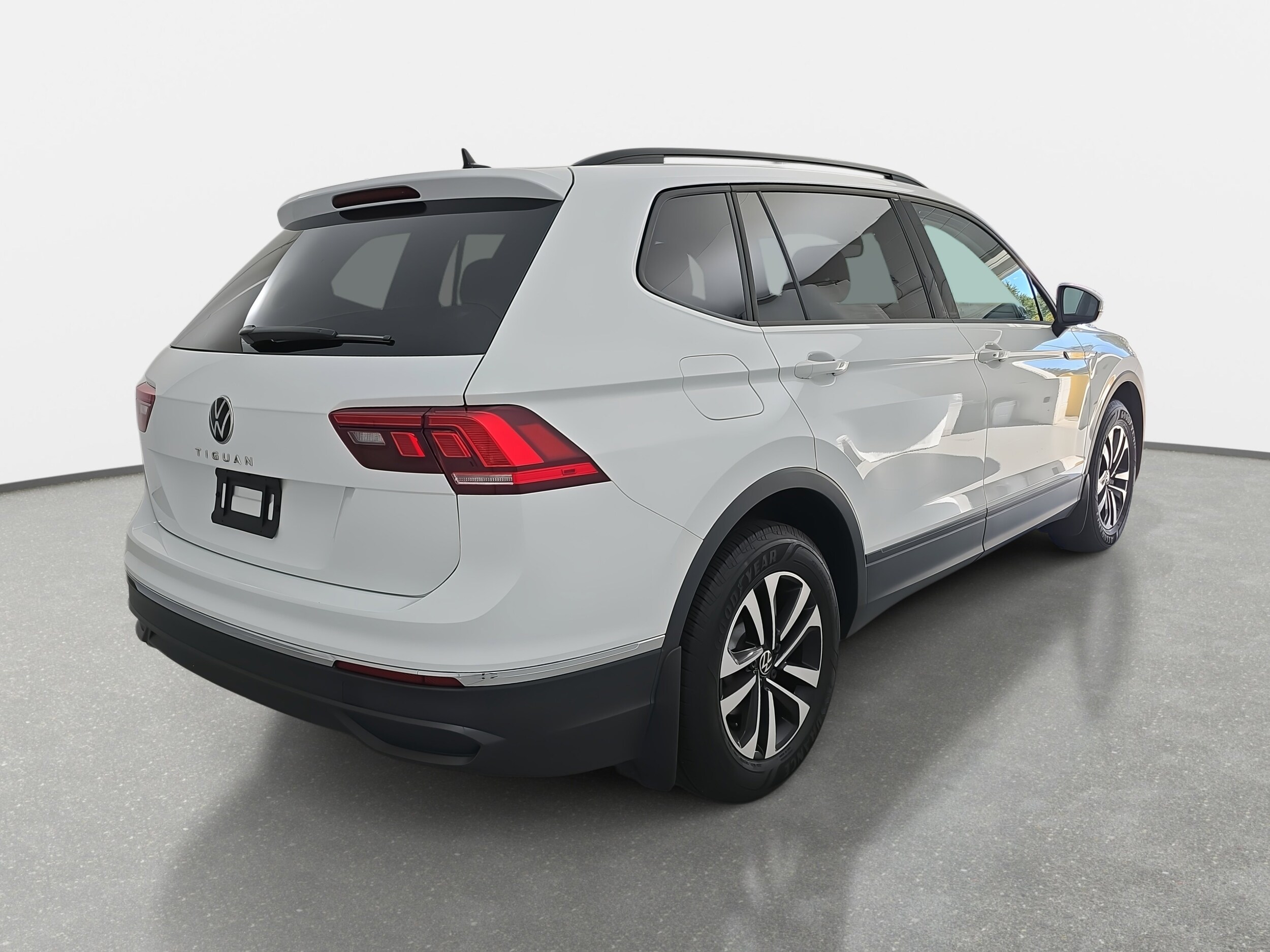 2024 Volkswagen Tiguan S photo 2