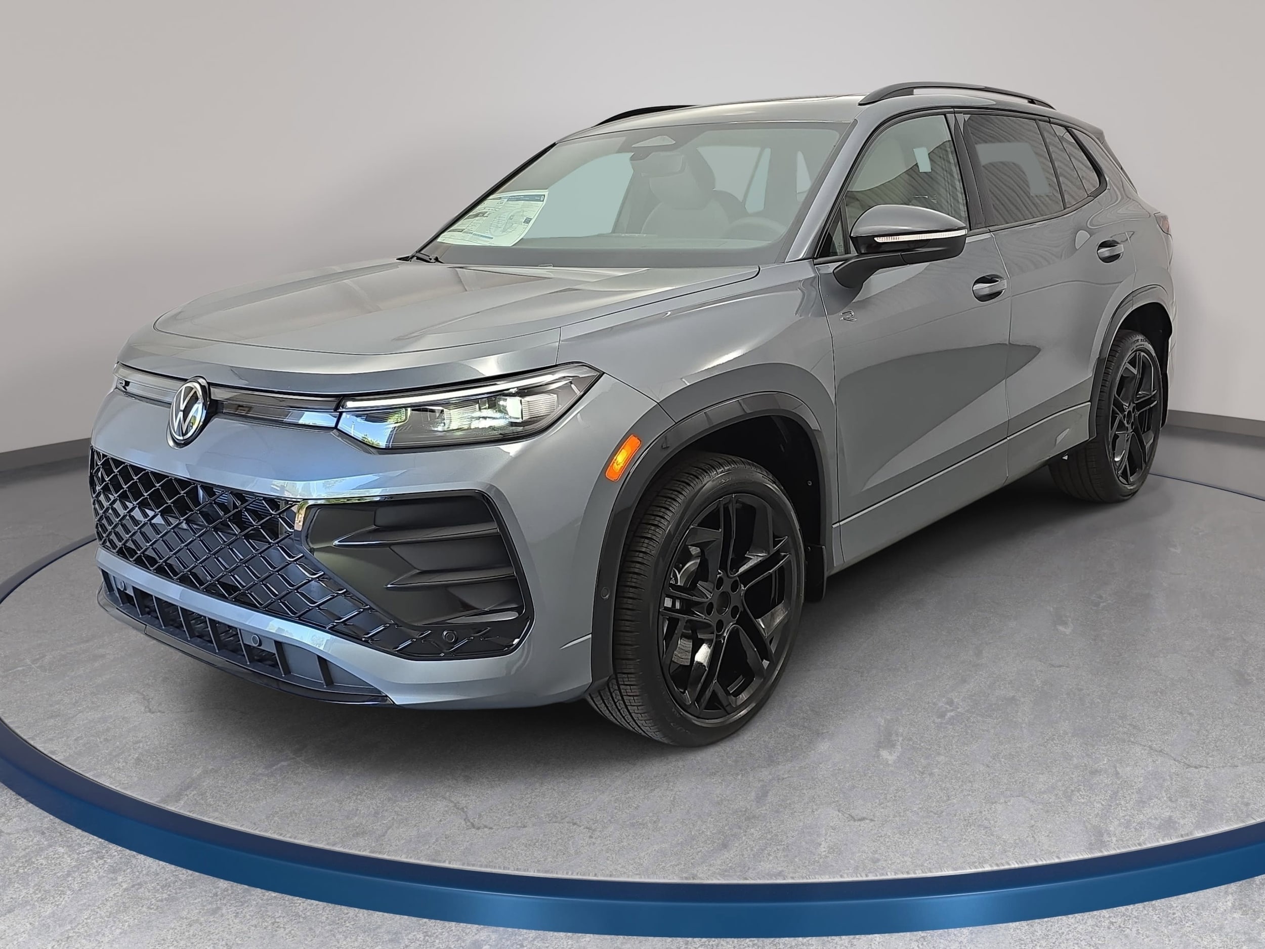 2026 Volkswagen Tiguan 2.0T SE R-Line Black 4Motion's photo