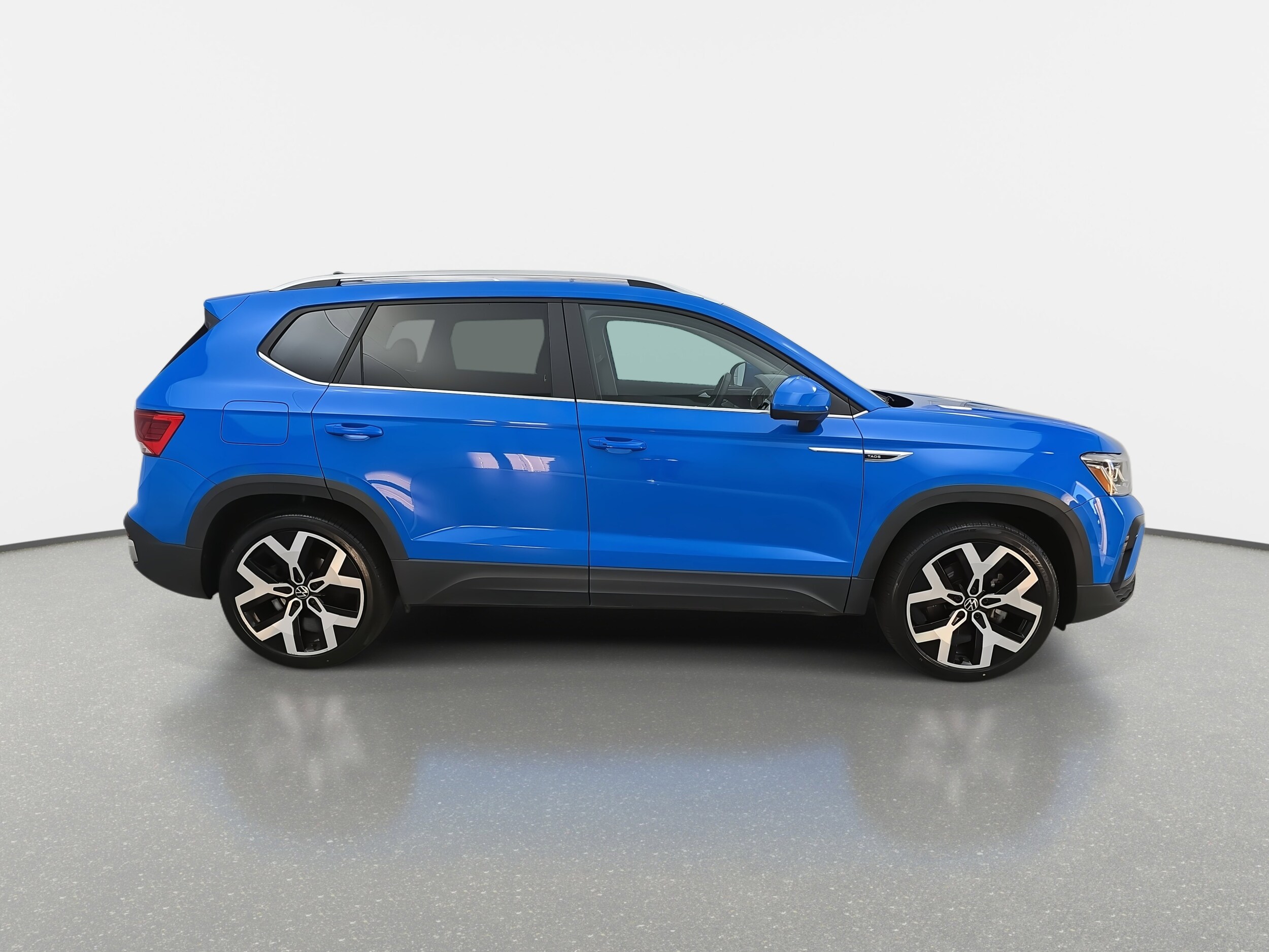 2022 Volkswagen Taos SEL photo 2