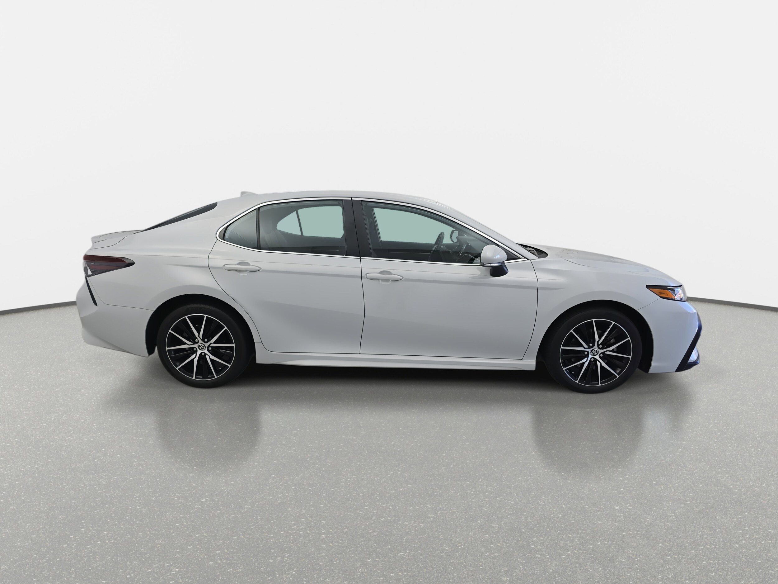 2023 Toyota Camry SE photo 2