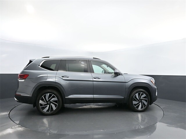 2025 Volkswagen Atlas SEL photo 4