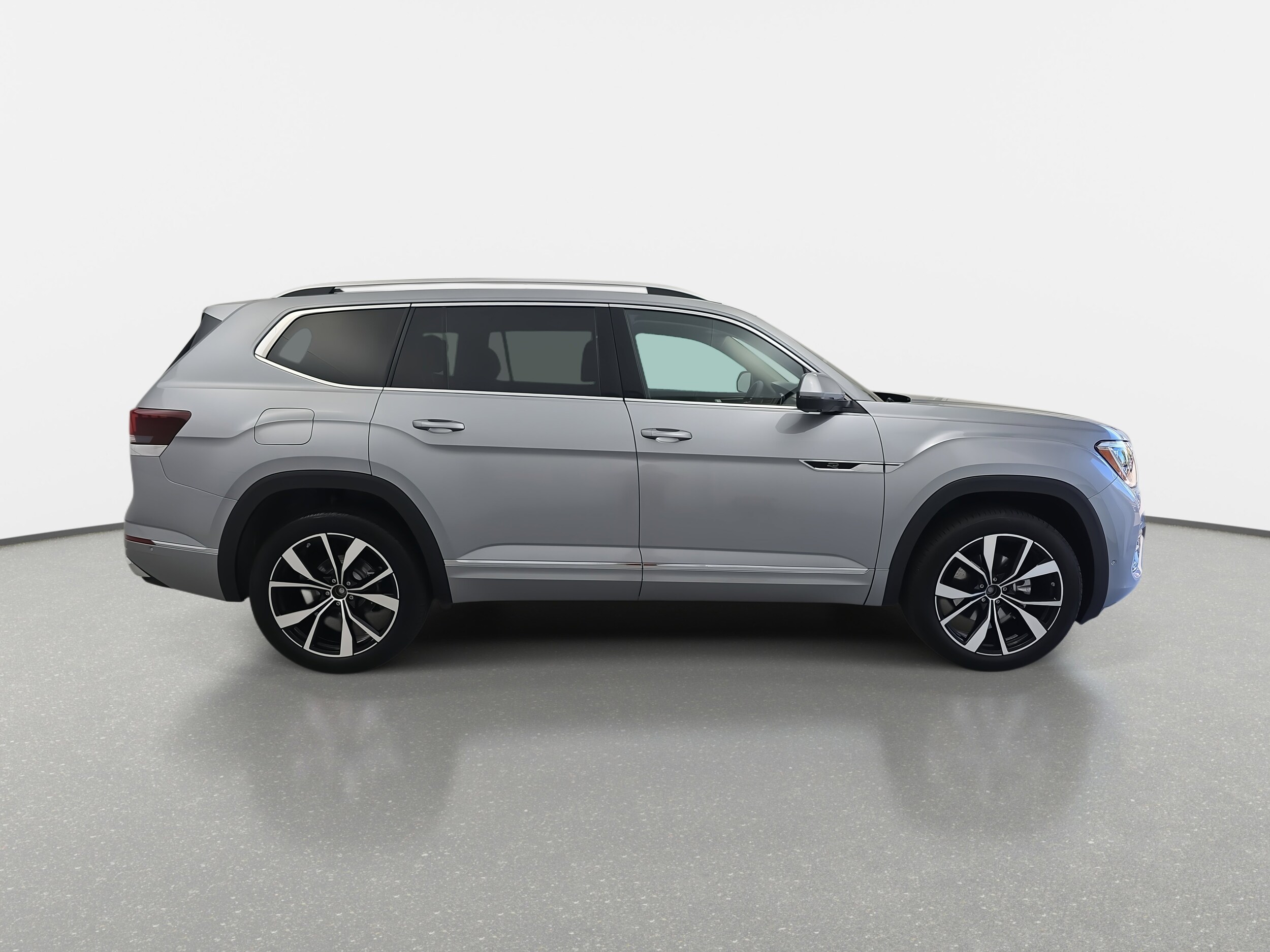 2026 Volkswagen Atlas SEL Premium R-Line photo 2