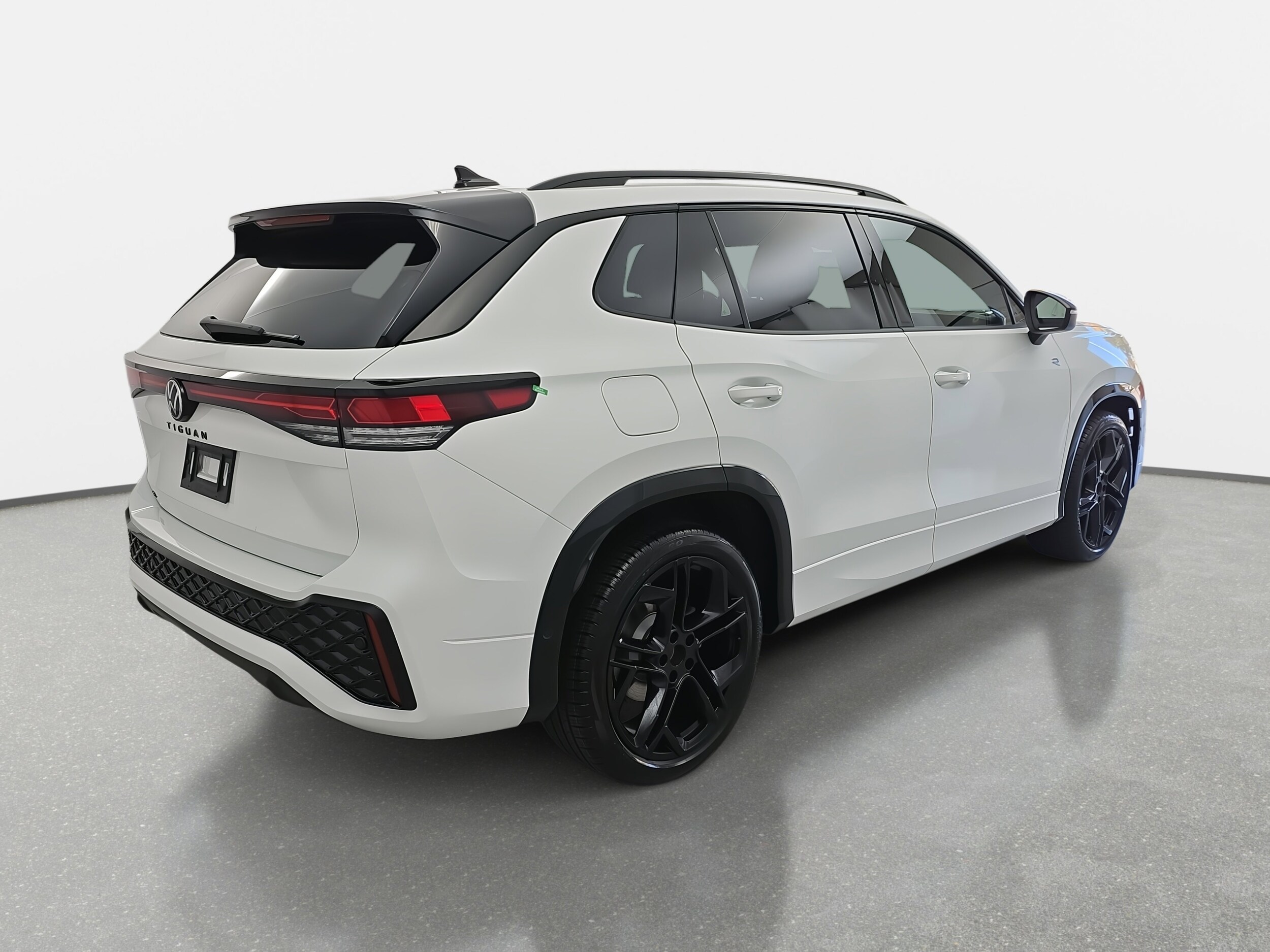 2026 Volkswagen Tiguan SE R-Line Black photo 3