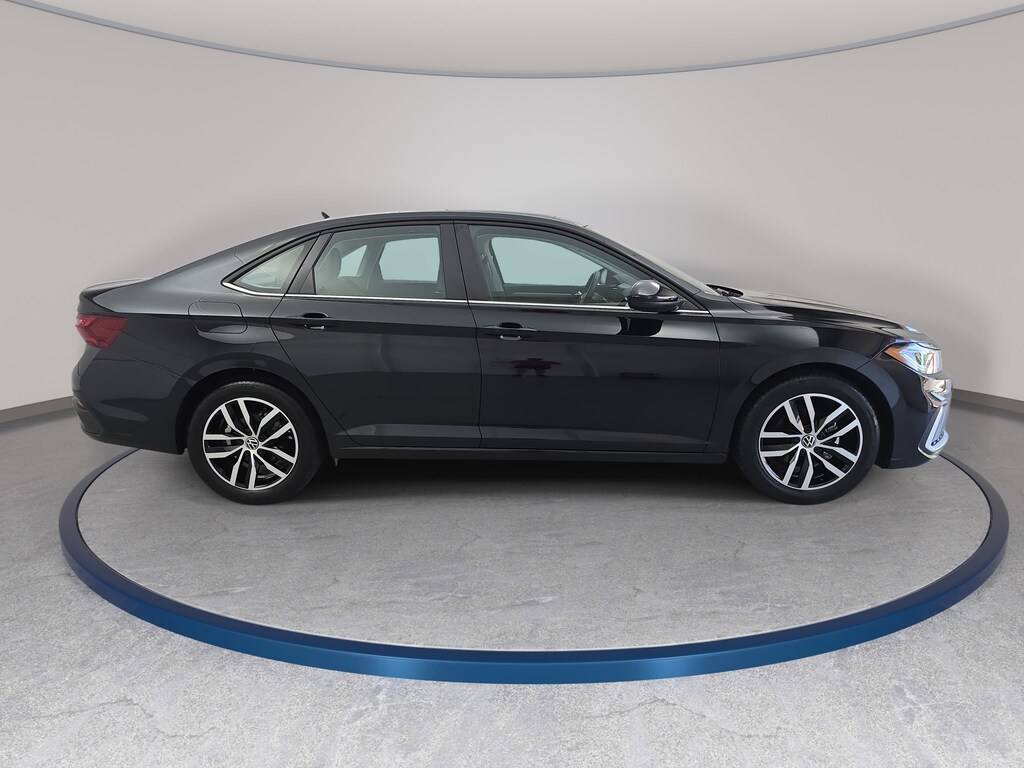 Used 2025 Volkswagen Jetta 1.5T SE Sedan