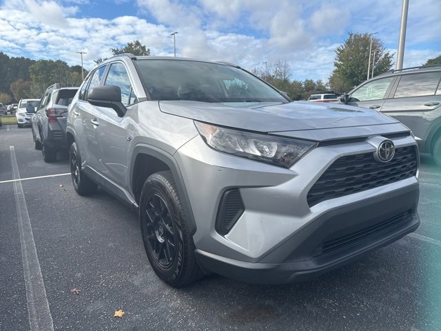 2021 Toyota RAV4 LE photo 2