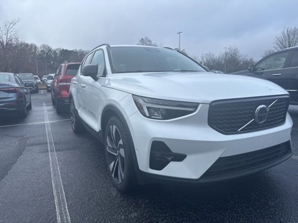 Used 2023 Volvo XC40 B4 FWD Ultimate Dark SUV