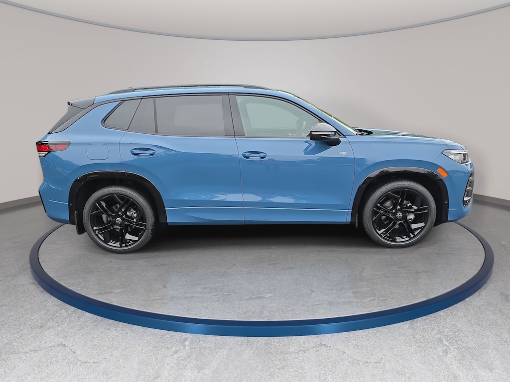 New 2026 Volkswagen Tiguan SE R-Line Black SUV