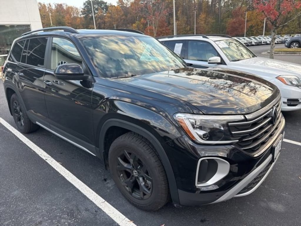 Used 2025 Volkswagen Atlas 2.0T Peak Edition SUV