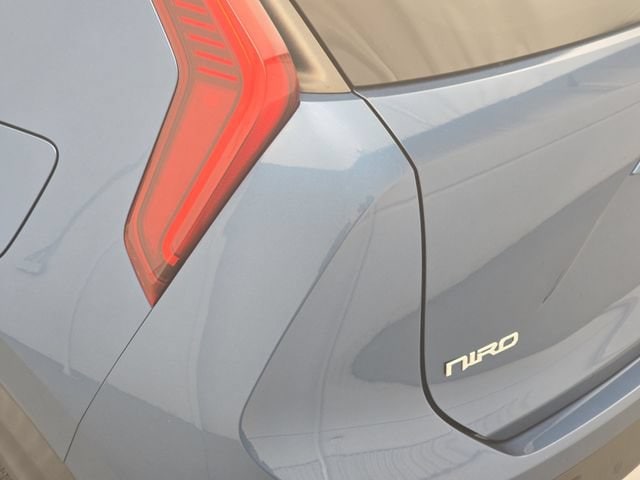 2023 Kia Niro EX - Photo 32