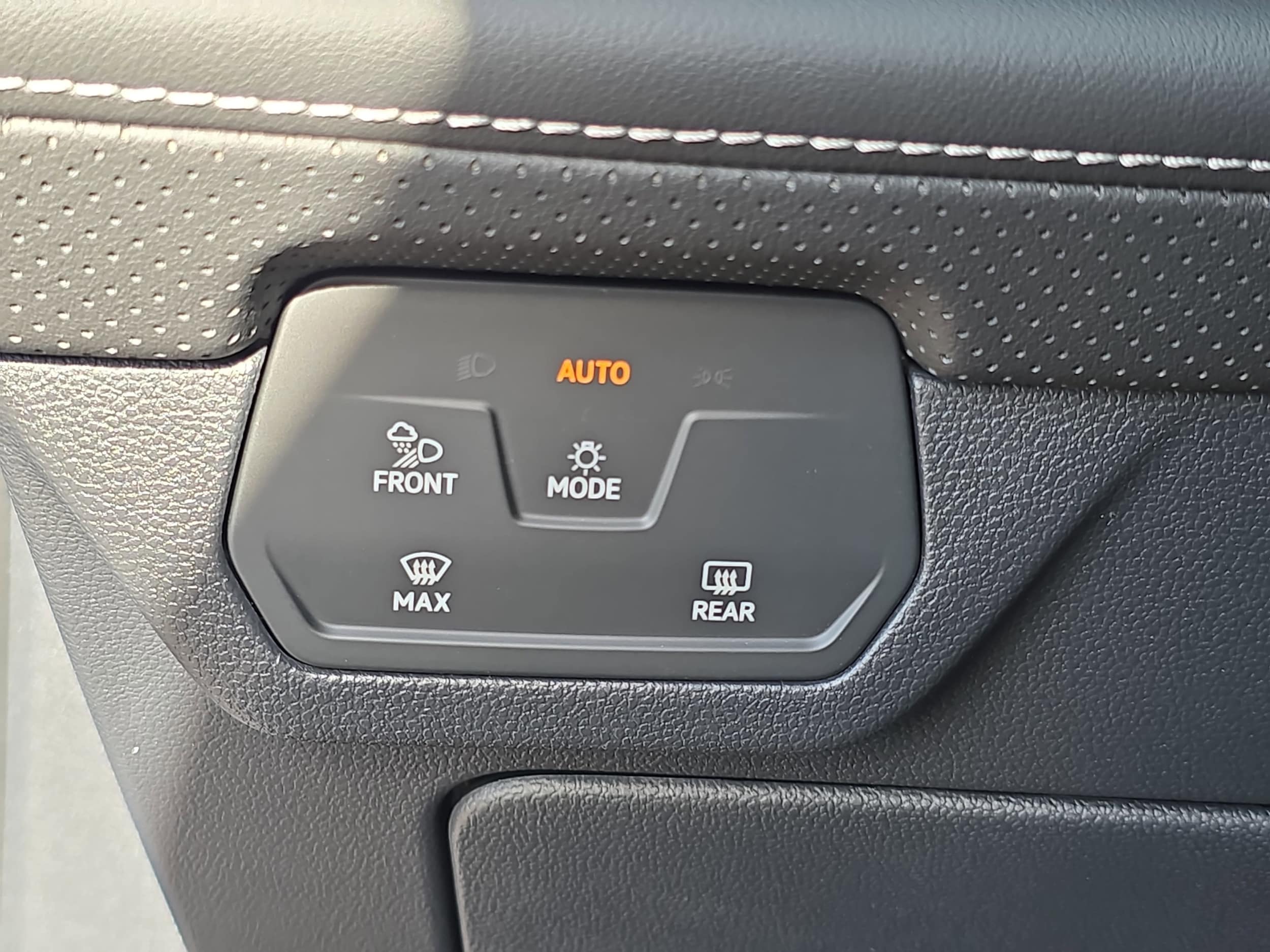 2026 Volkswagen Atlas Cross Sport SE w/Tech - Photo 26