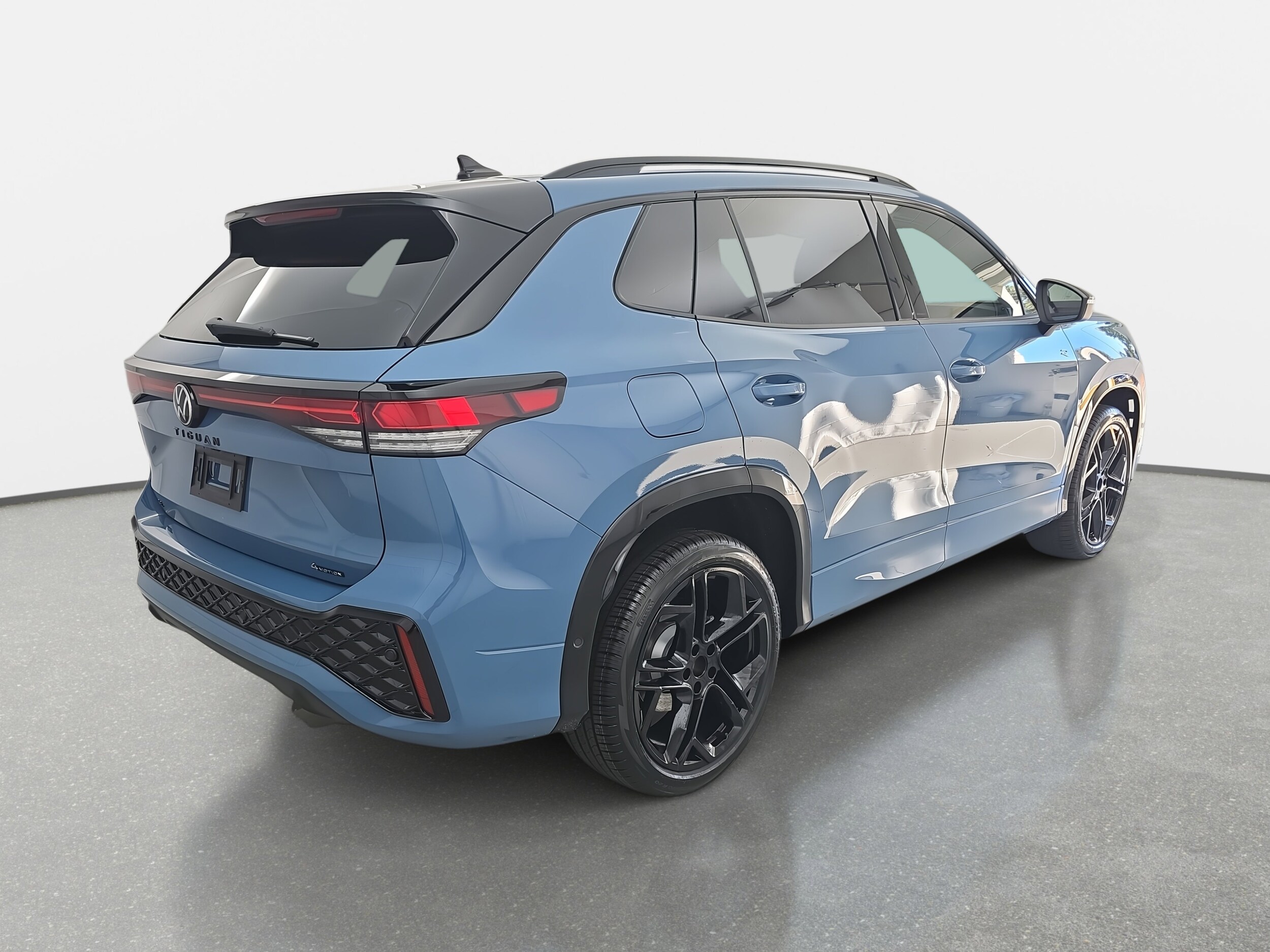 2026 Volkswagen Tiguan SE R-Line Black photo 3