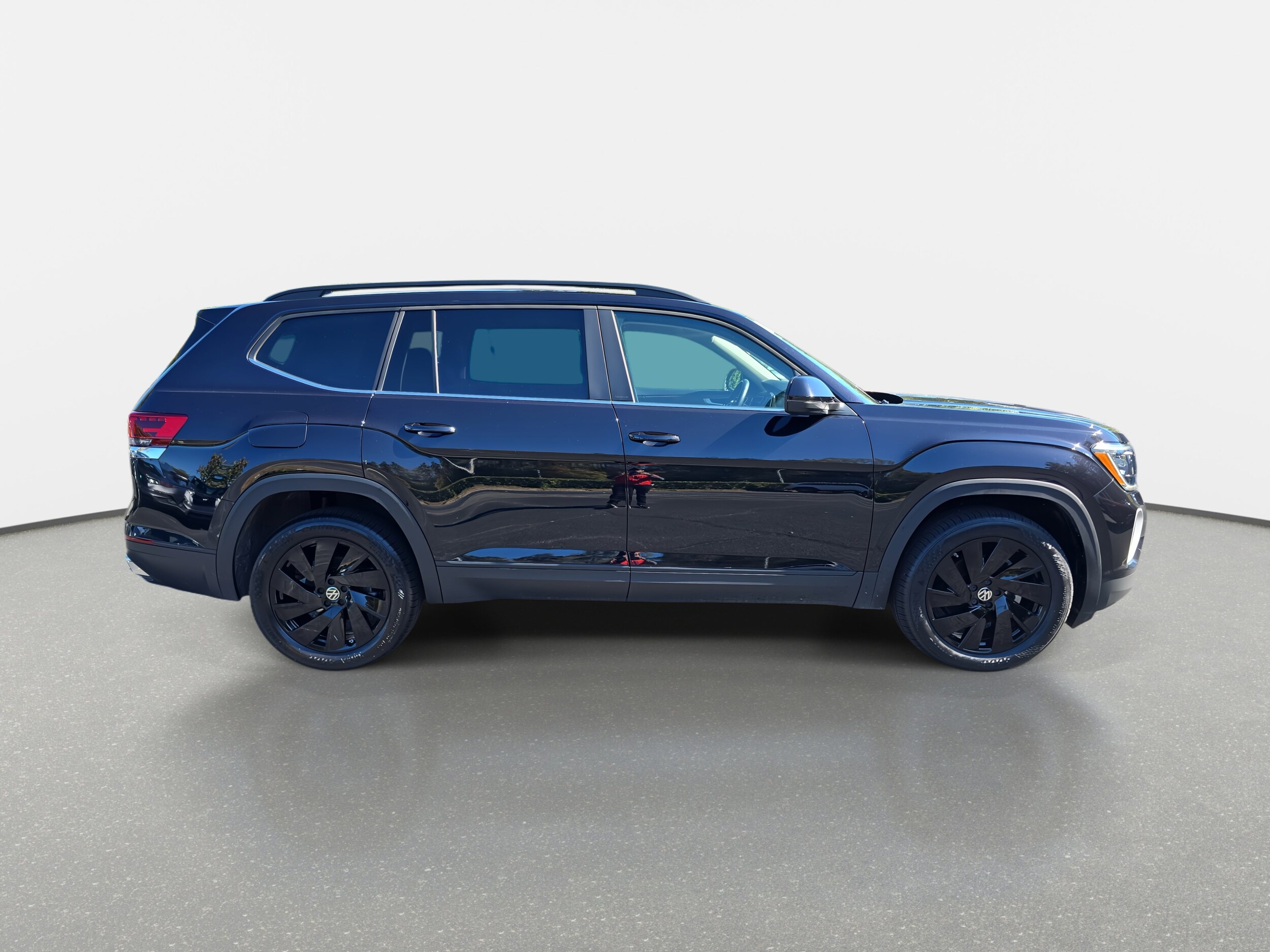 2024 Volkswagen Atlas SE Technology photo 2