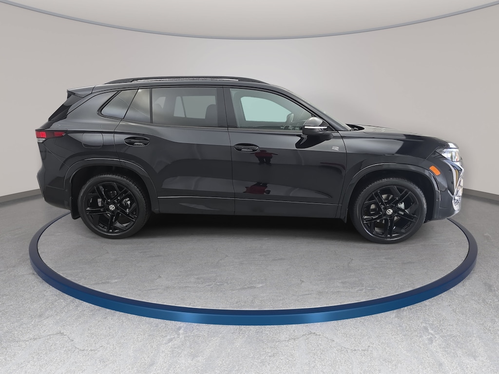 New 2026 Volkswagen Tiguan SE R-Line Black SUV