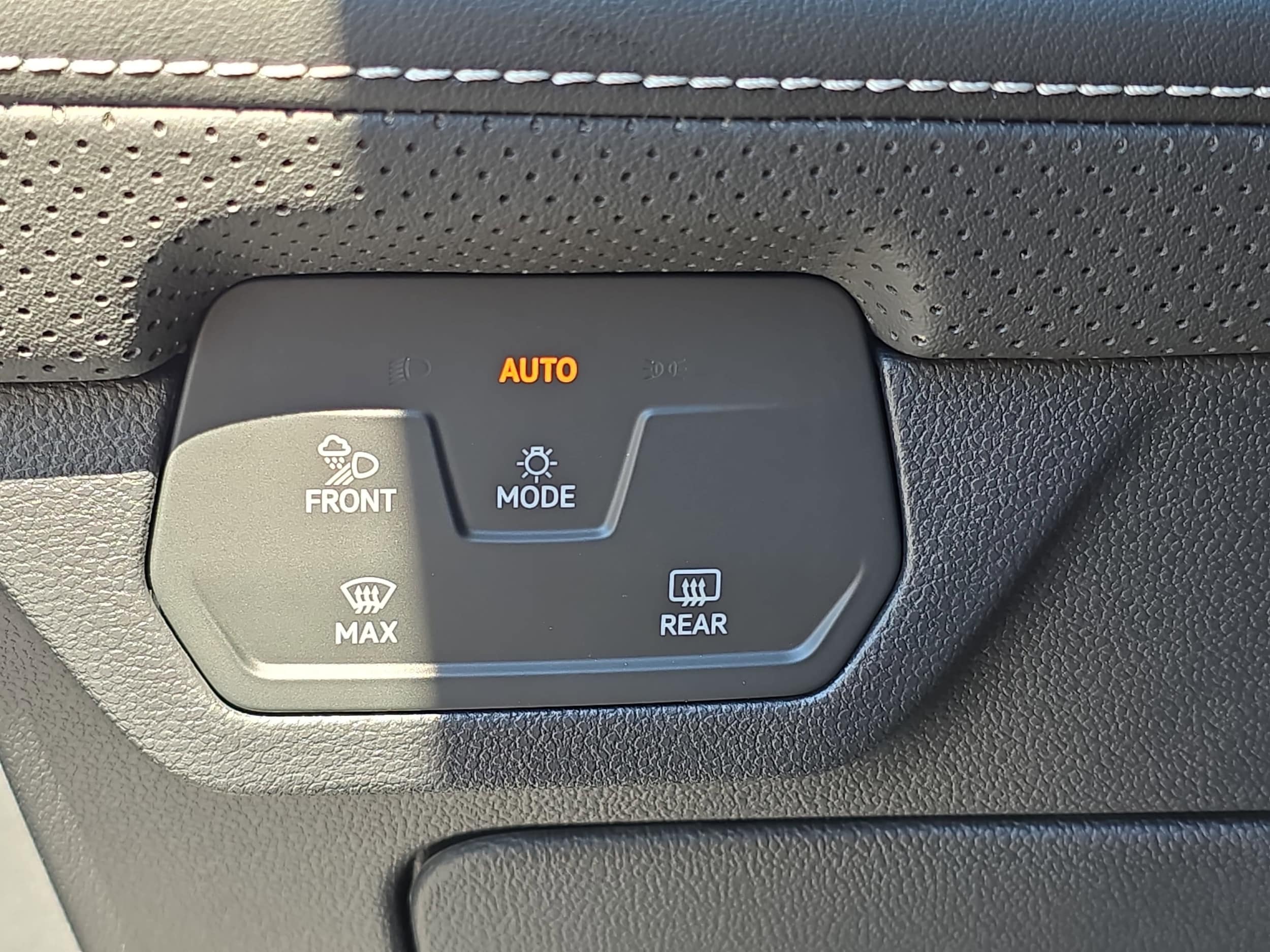 2026 Volkswagen Atlas SE w/Tech - Photo 27