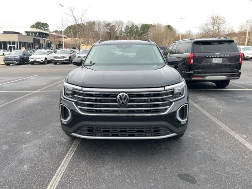 Used 2025 Volkswagen Atlas 2.0T SE w/Technology SUV