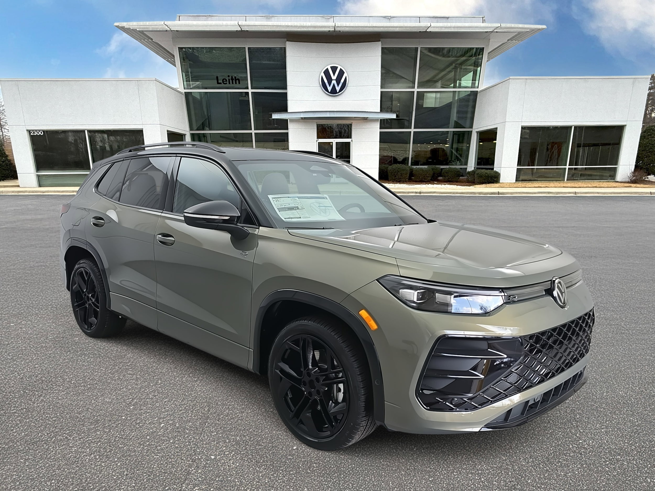 2026 Volkswagen Tiguan SE R-LINE BLACK's photo