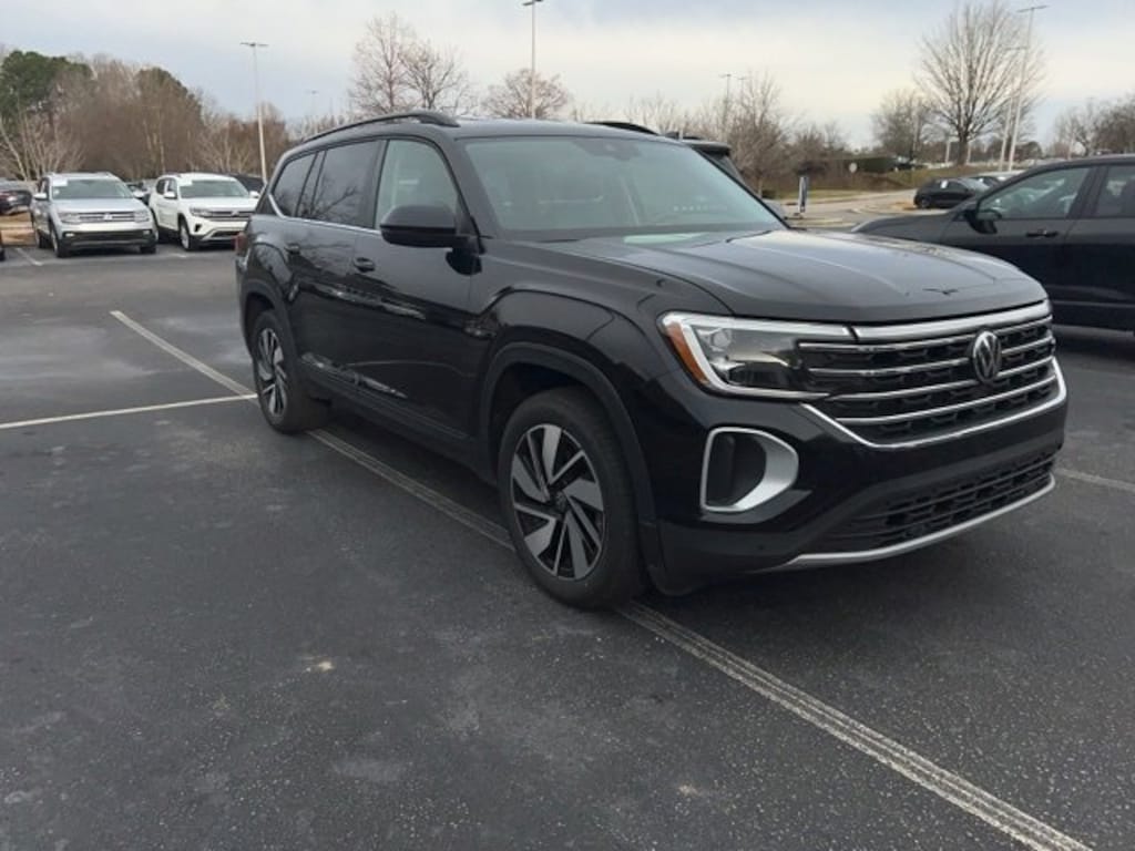 Used 2025 Volkswagen Atlas 2.0T SE w/Technology SUV