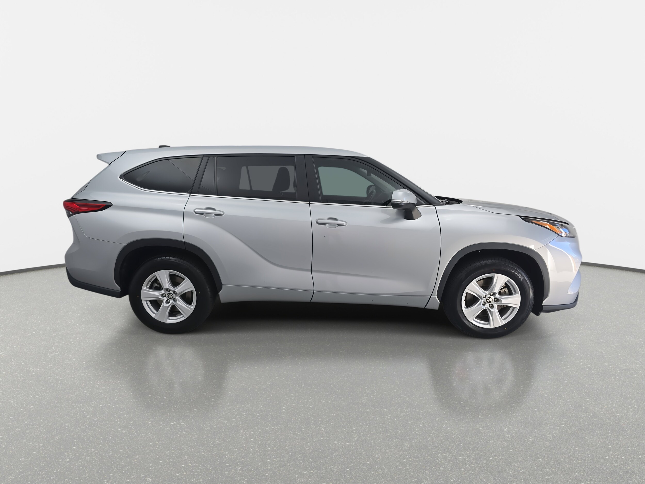 2023 Toyota Highlander L photo 2