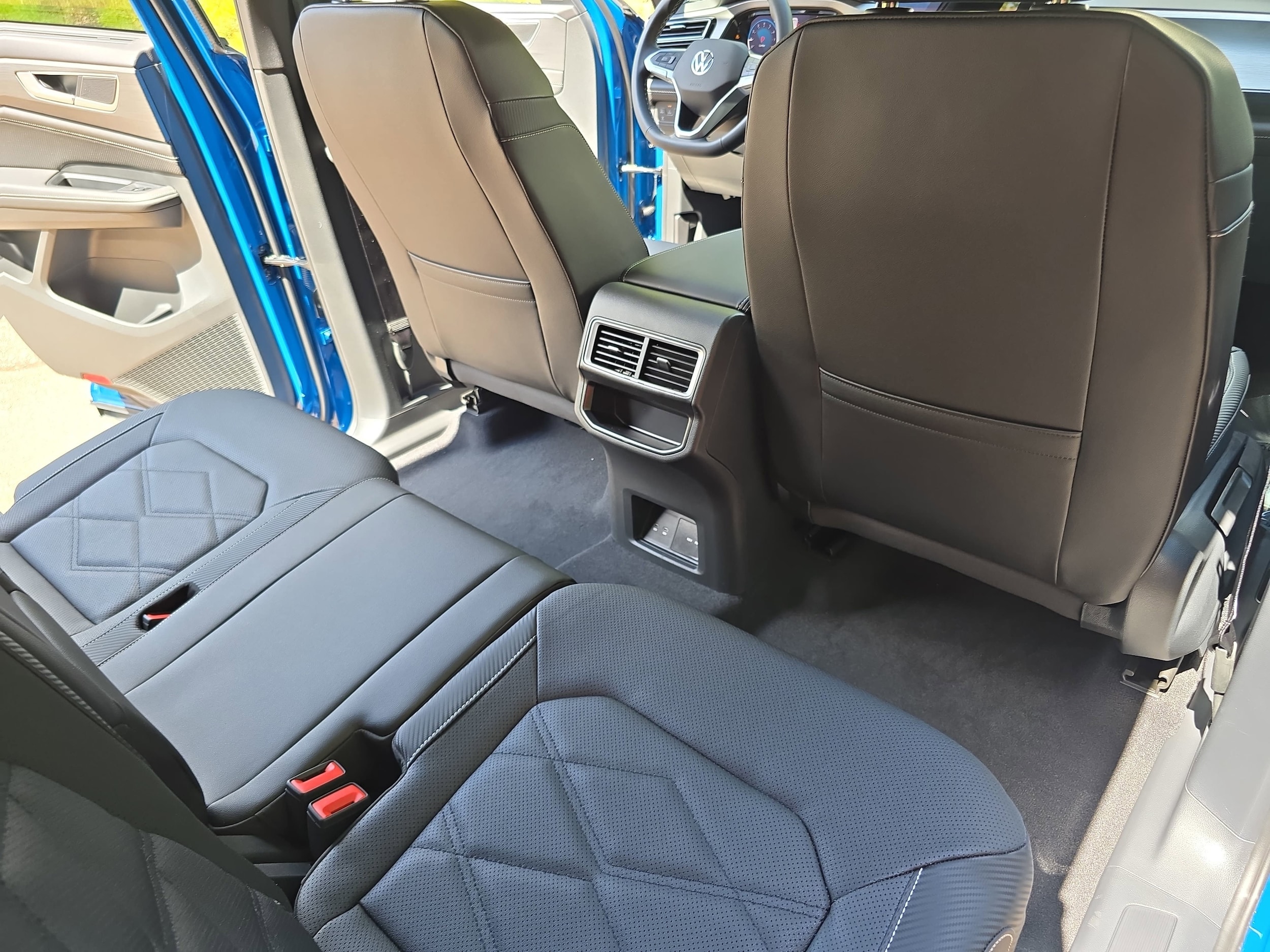 2026 Volkswagen Atlas Cross Sport SE w/Tech - Photo 11