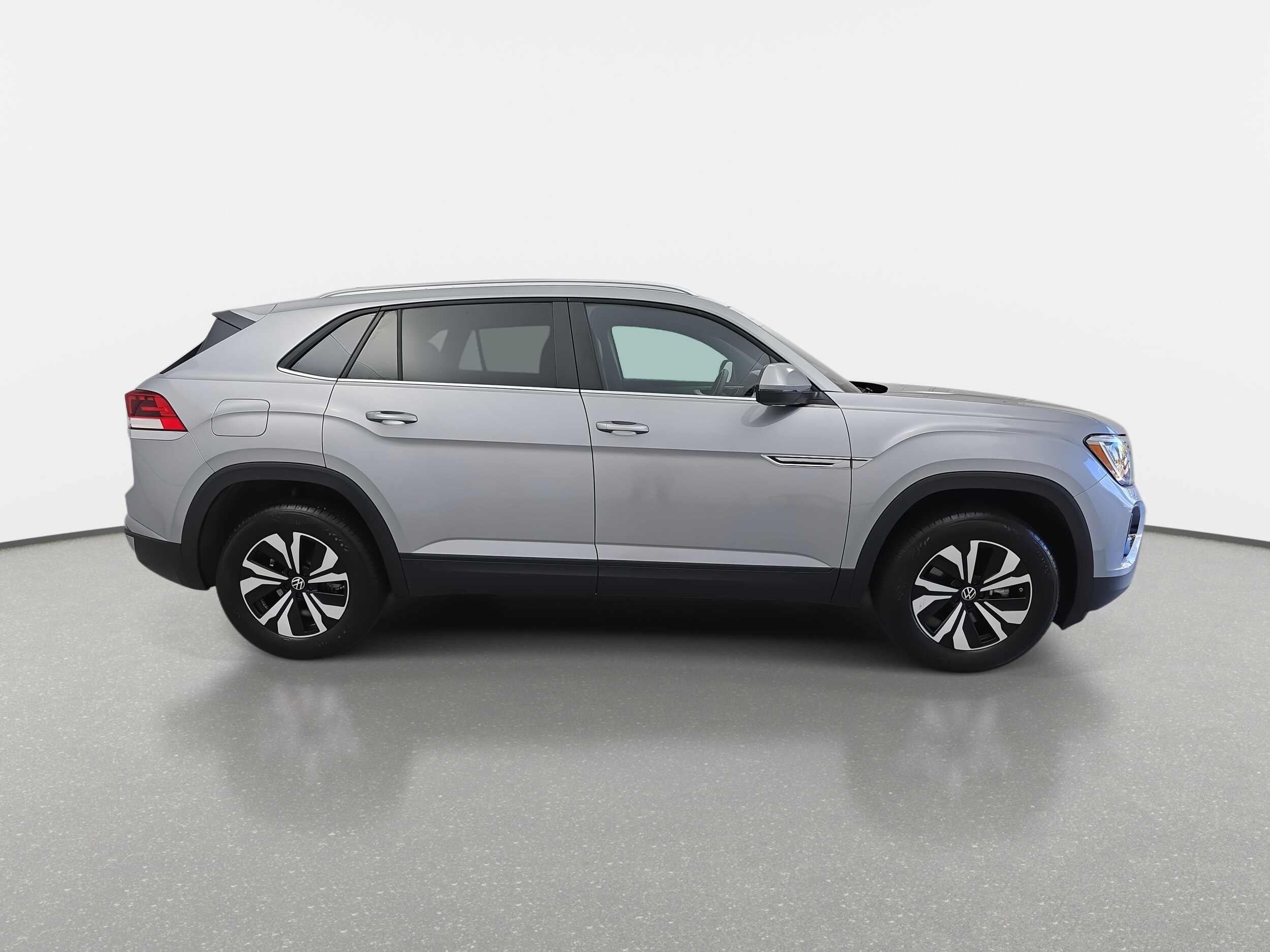 2024 Volkswagen Atlas Cross Sport SE photo 2