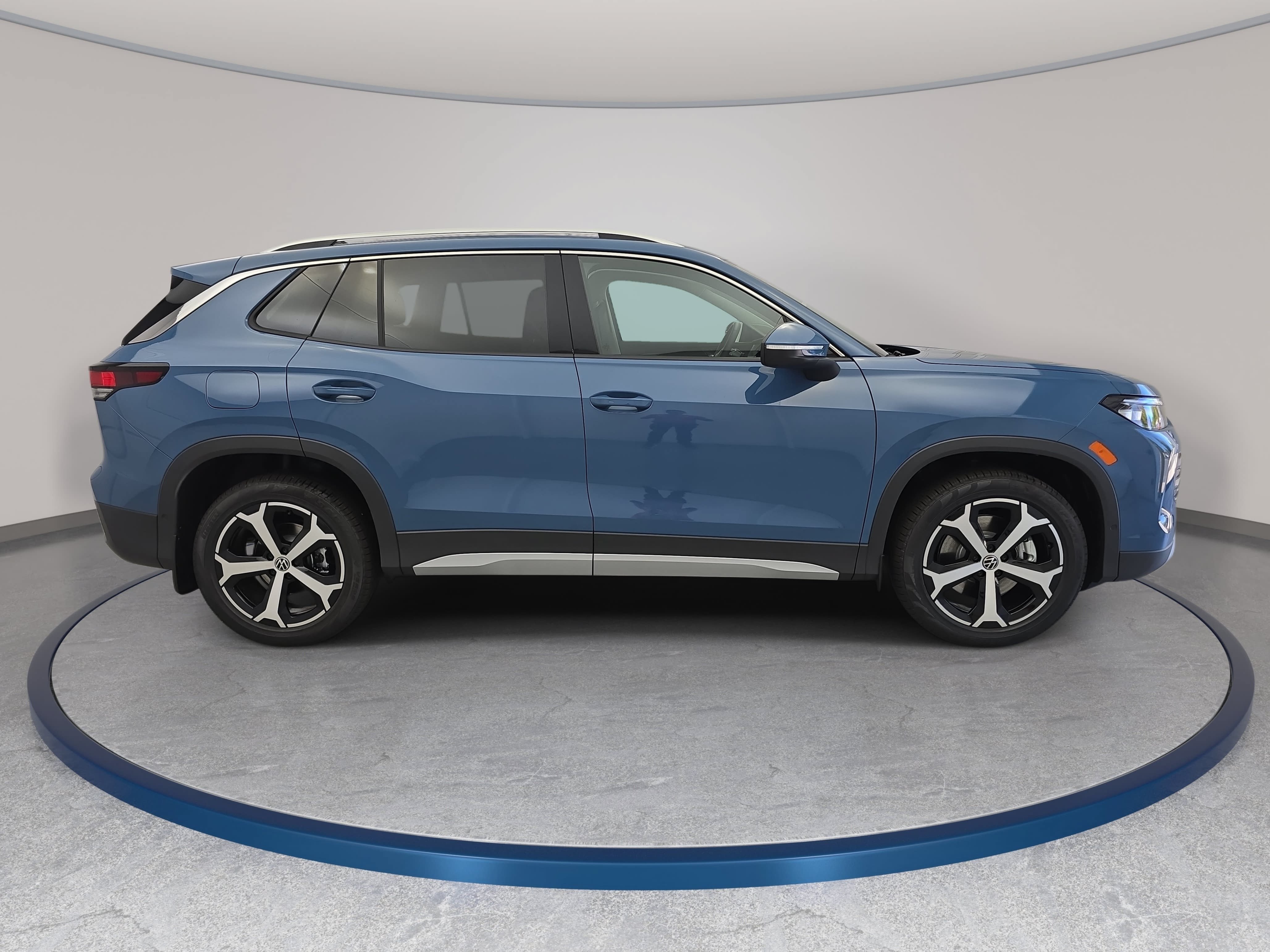 New 2026 Volkswagen Tiguan SE SUV