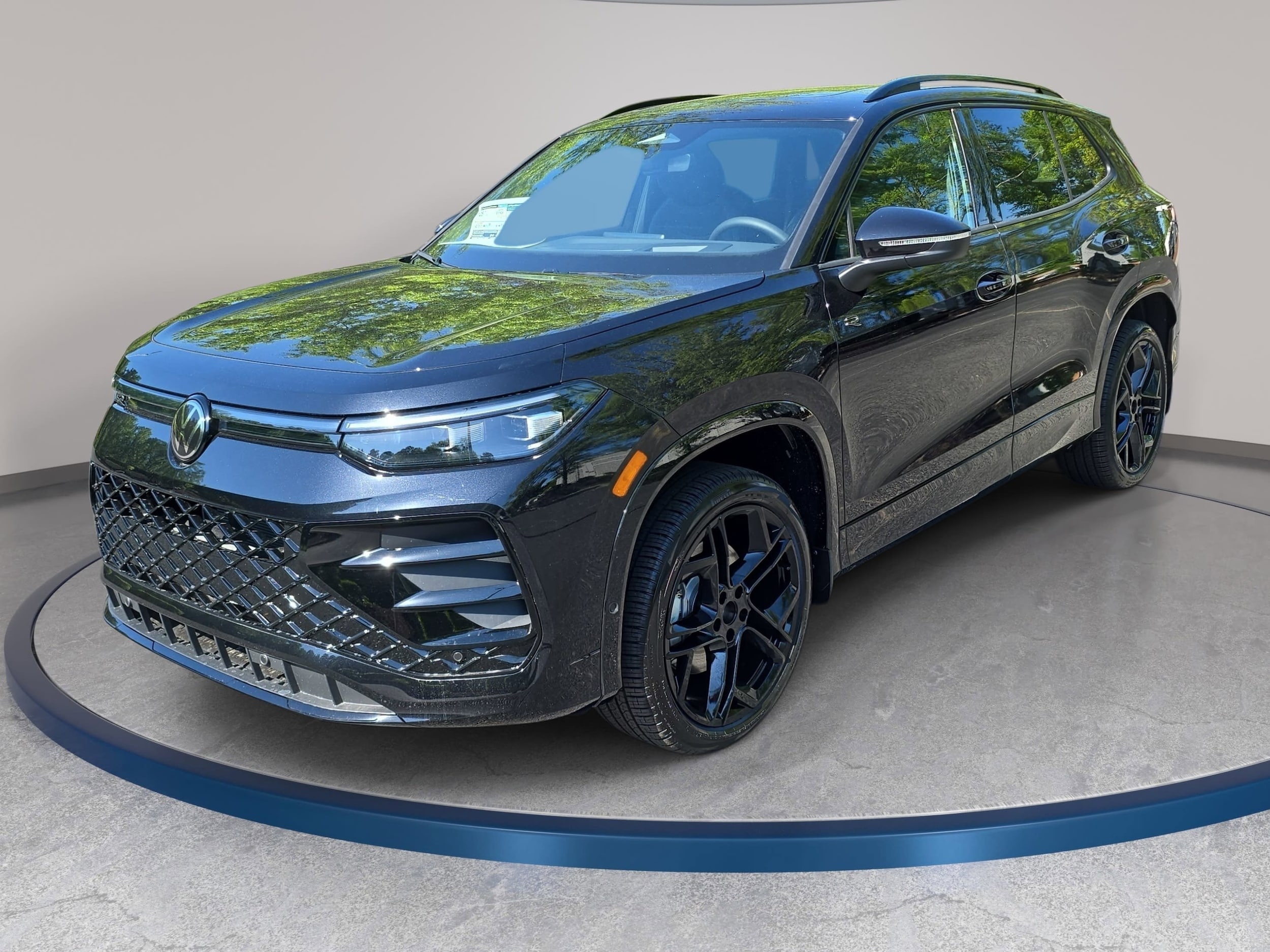 2026 Volkswagen Tiguan 2.0T SE R-Line Black 4Motion's photo