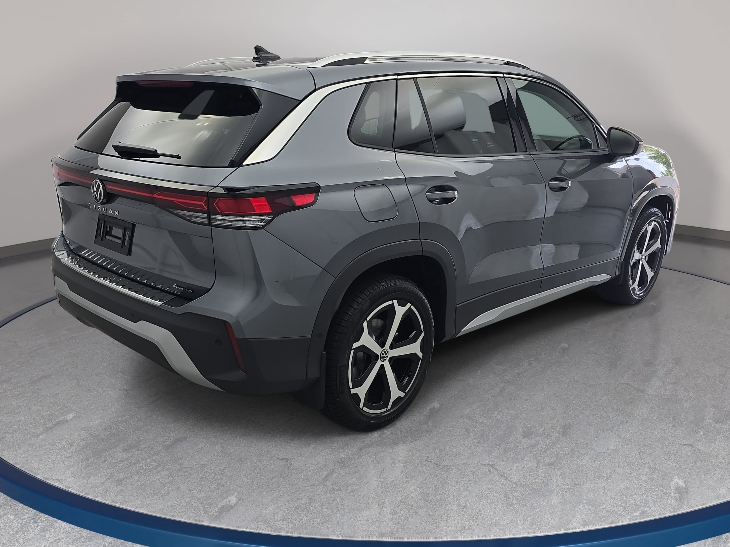New 2026 Volkswagen Tiguan SE SUV