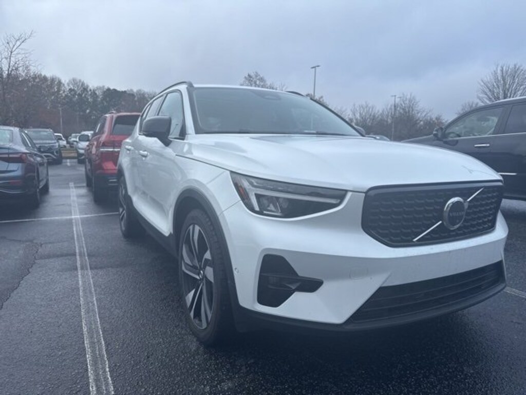 Used 2023 Volvo XC40 B4 FWD Ultimate Dark SUV