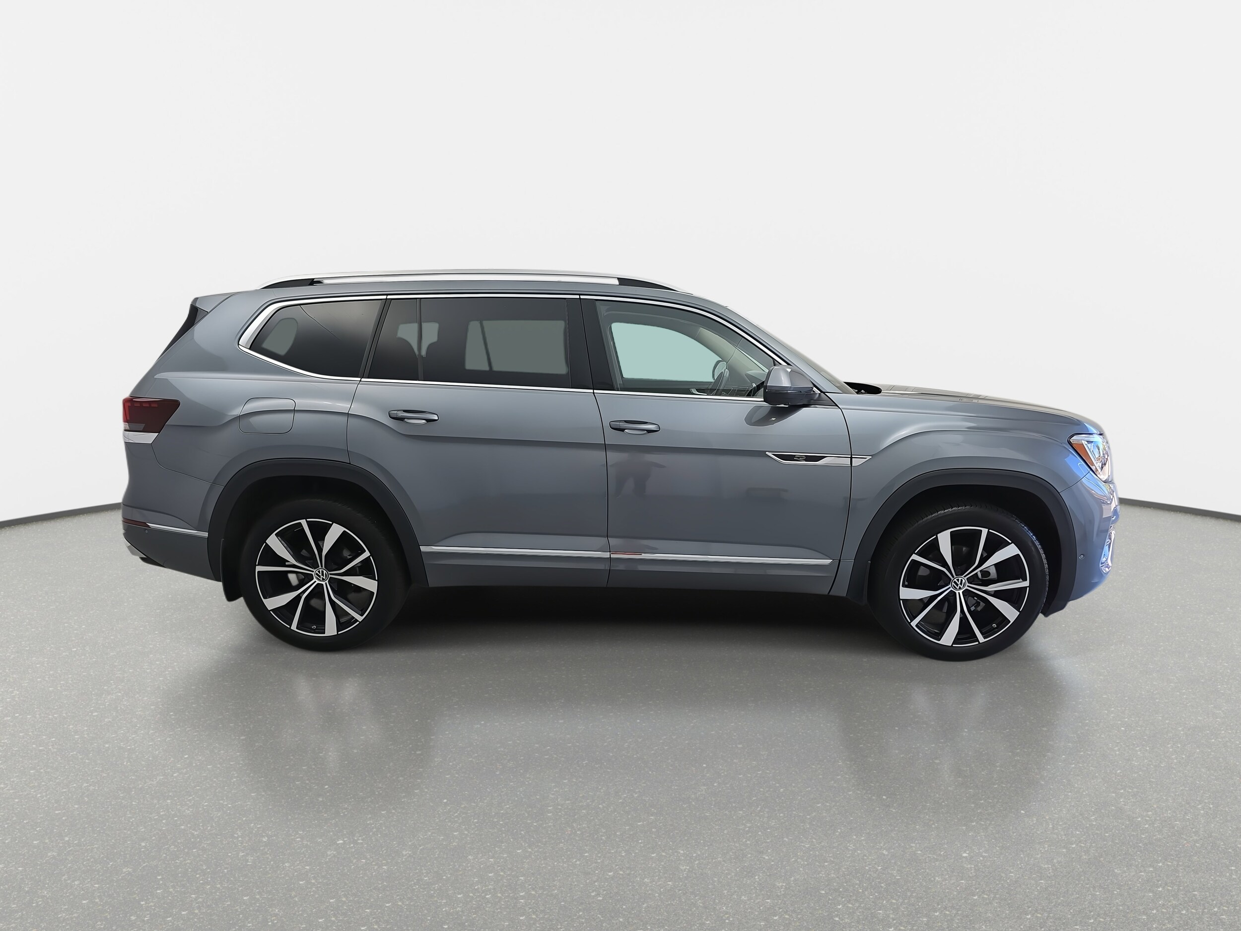 2024 Volkswagen Atlas SEL Premium R-Line photo 2
