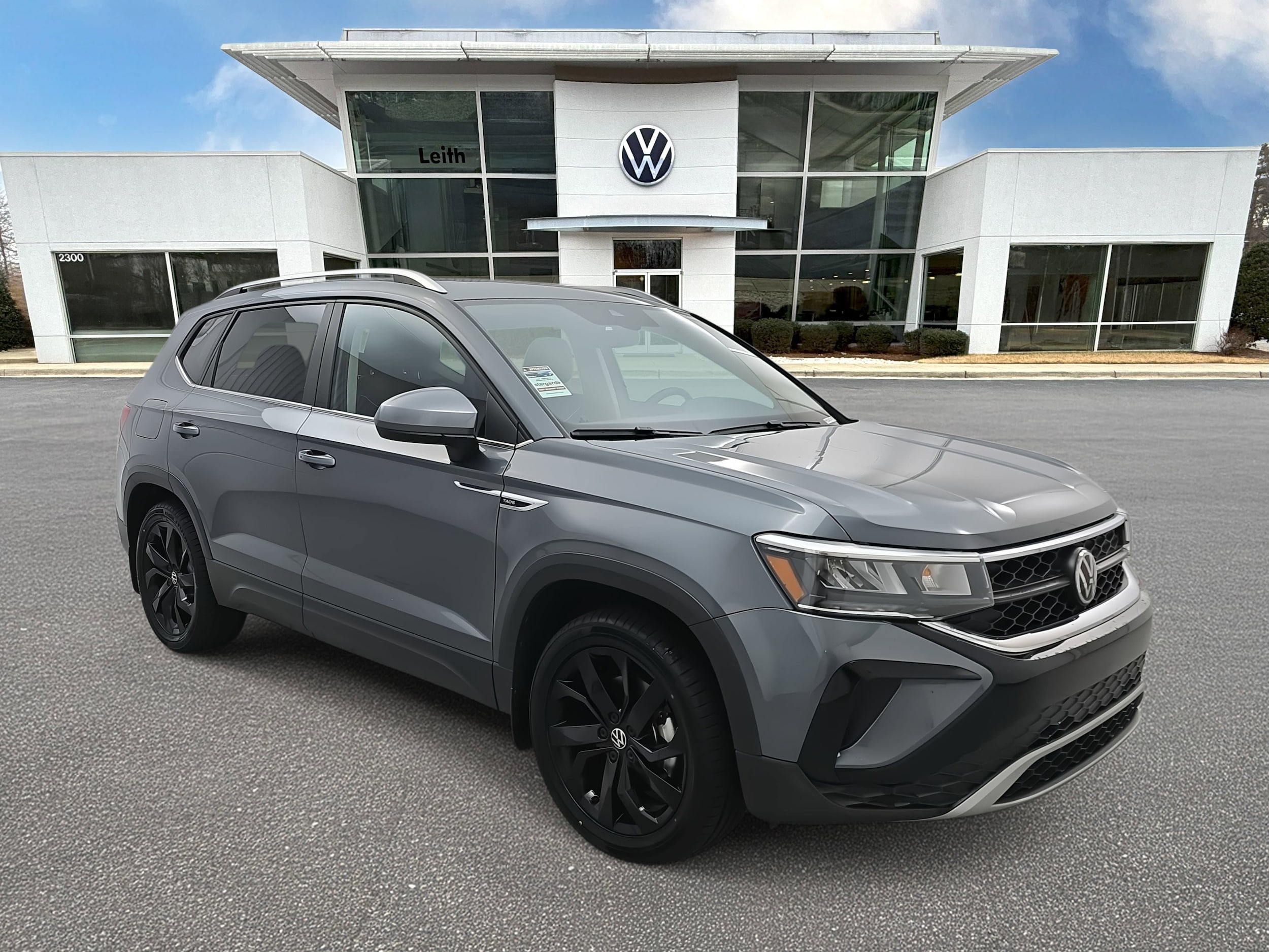 2023 Volkswagen Taos SE's photo