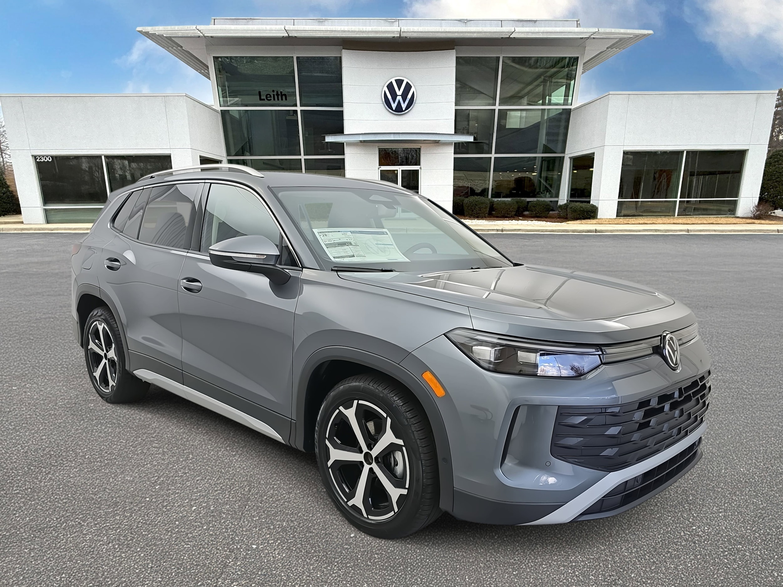 2026 Volkswagen Tiguan SE's photo